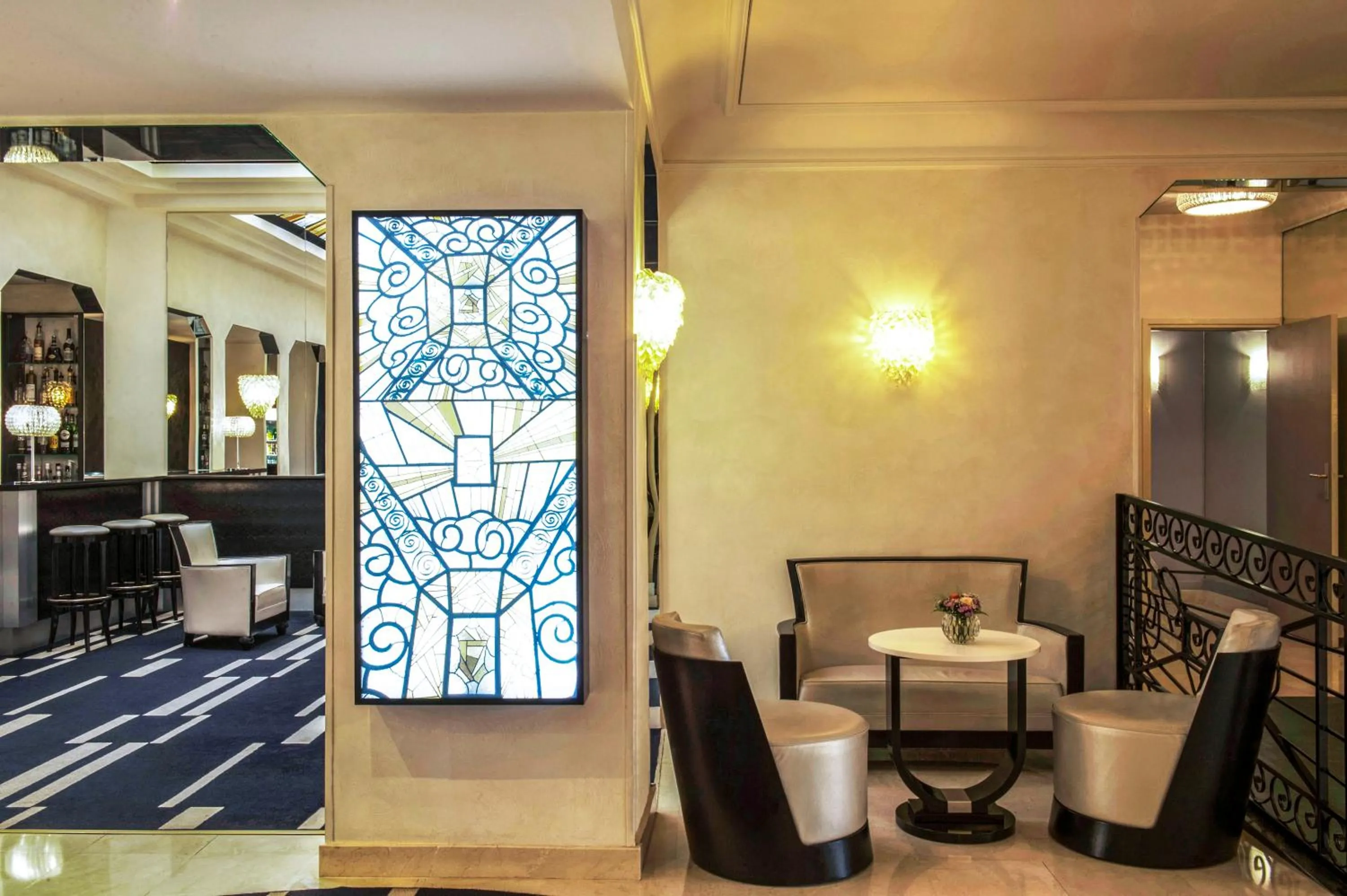 Lounge or bar in Mercure Paris Opéra Faubourg Montmartre