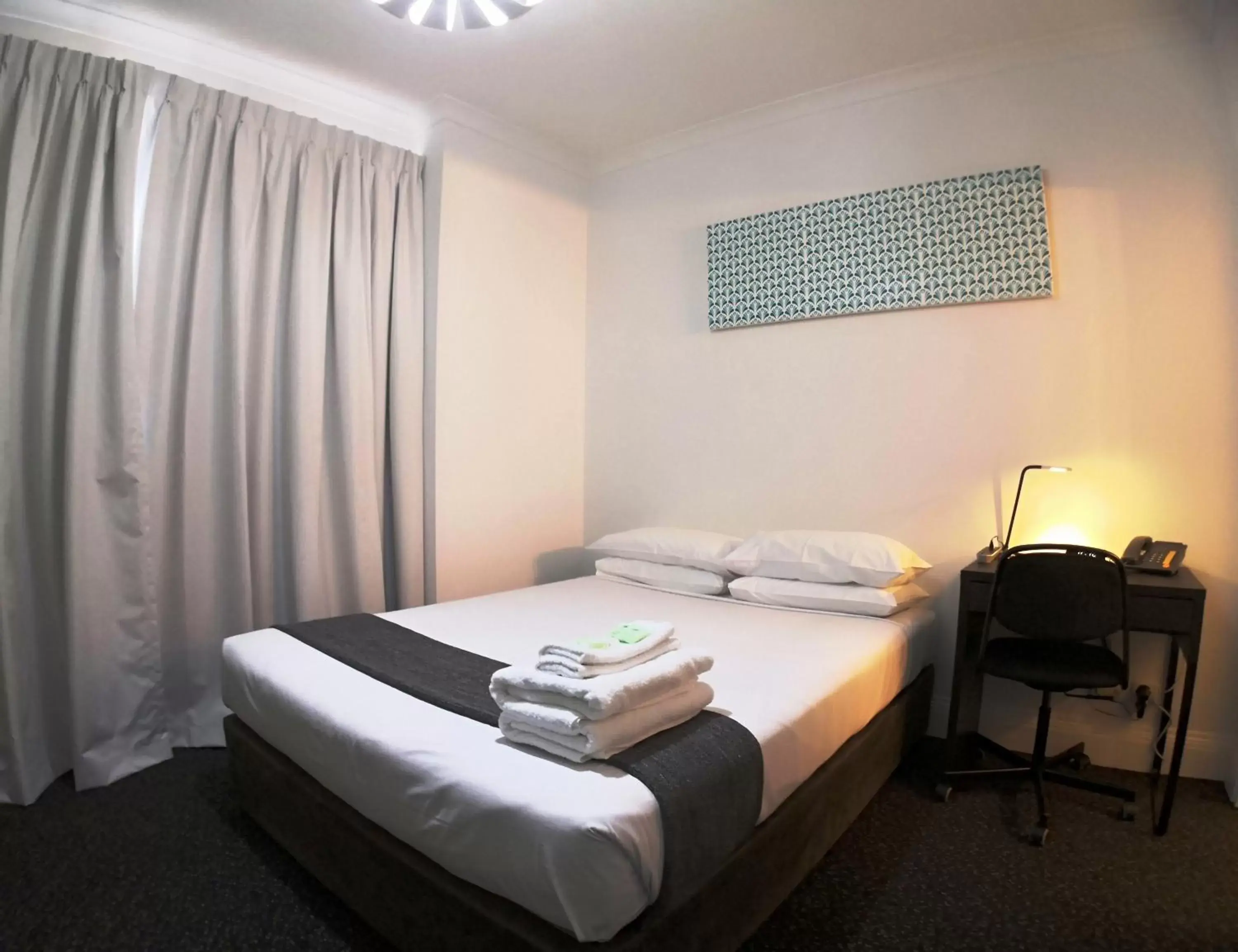 Bedroom, Bed in Criterion Hotel Perth