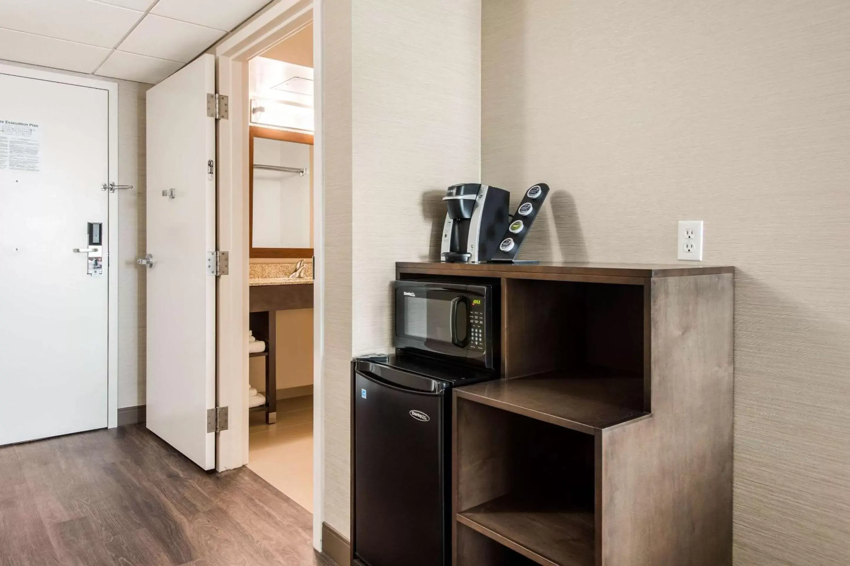 Photo of the whole room, Kitchen/Kitchenette in Comfort Inn & Suites Red Deer