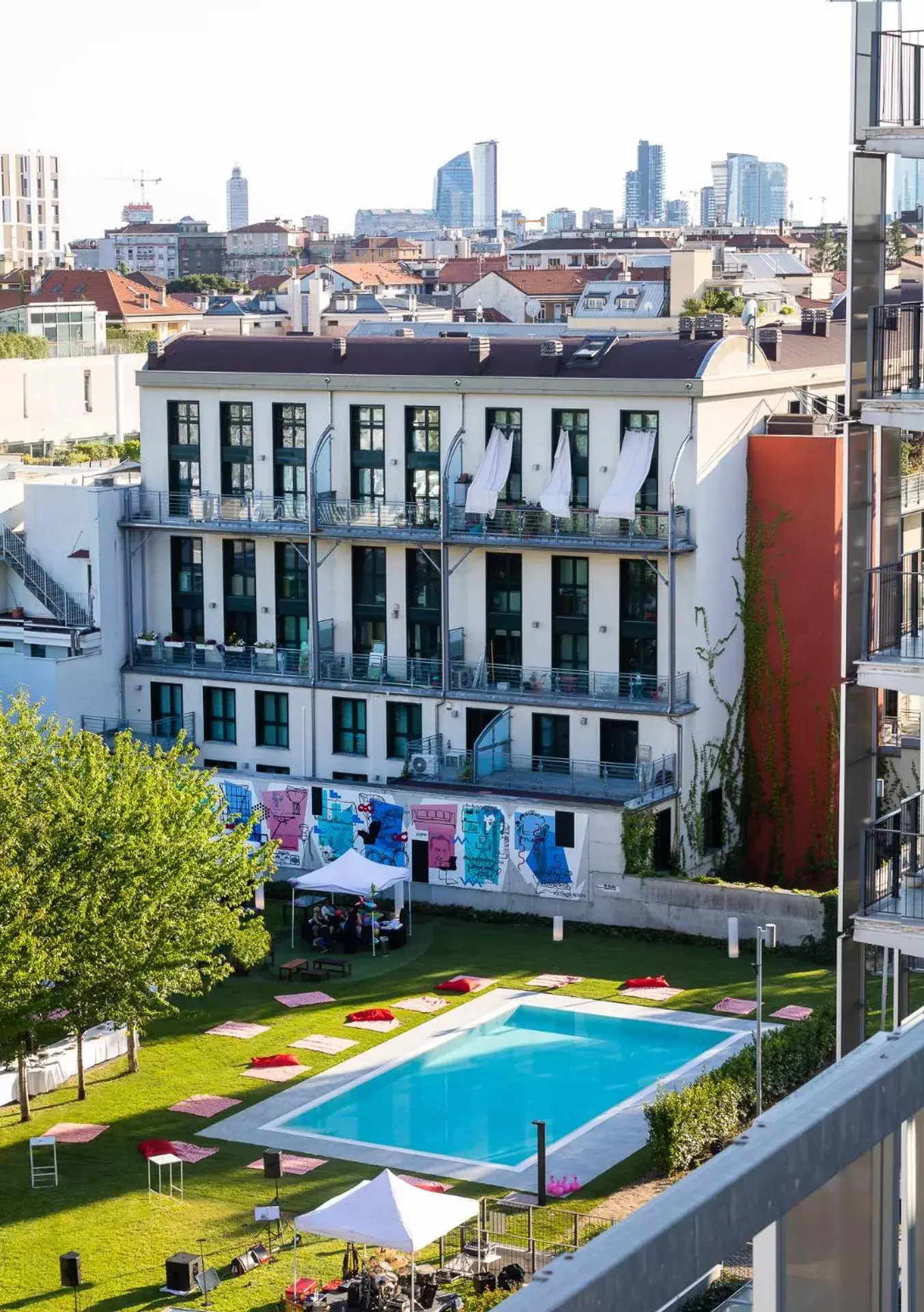 Swimming Pool in Ramada Plaza Milano