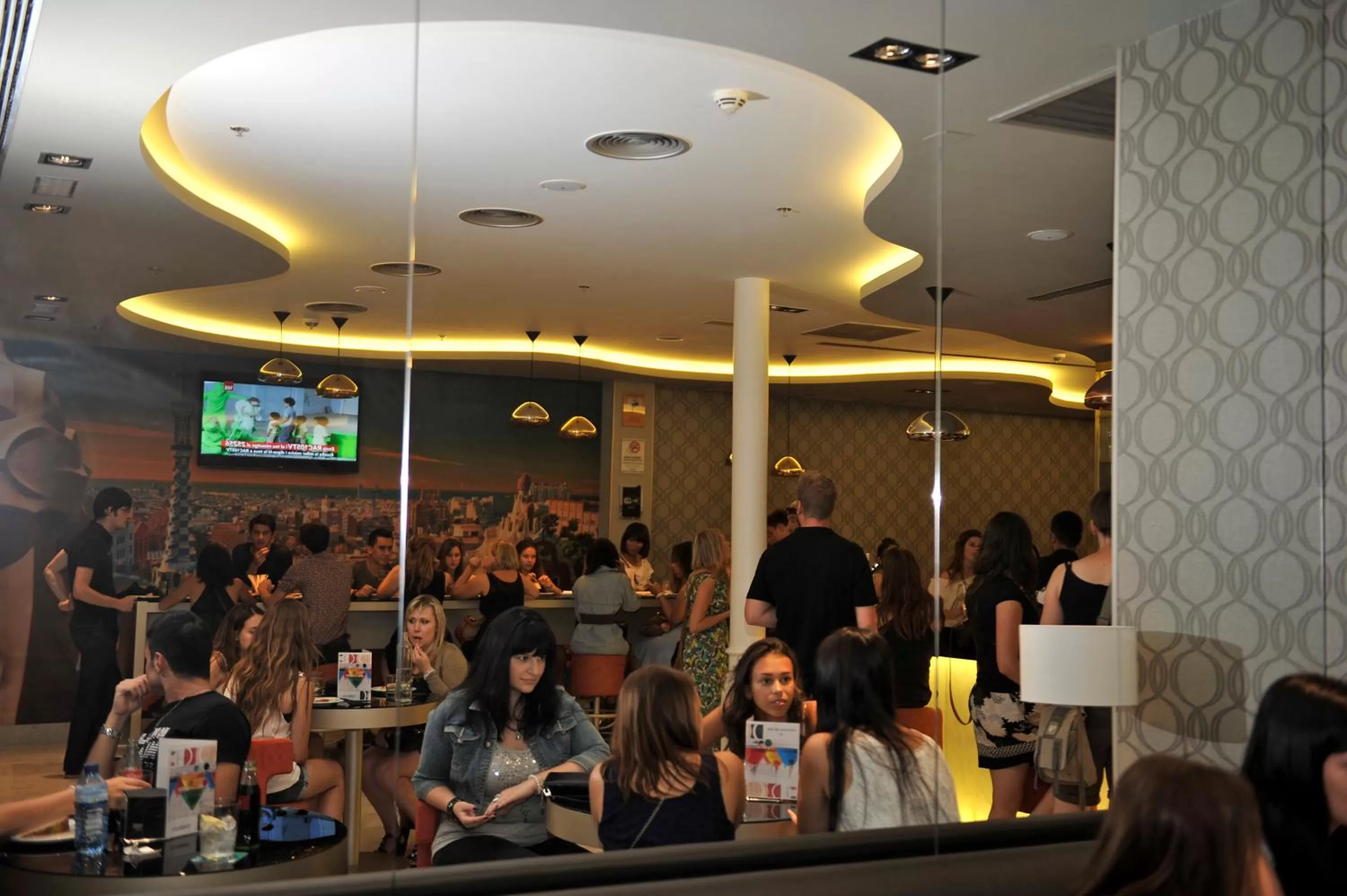 Restaurant/places to eat in Hotel Indigo Barcelona - Plaza Catalunya 4Sup by IHG