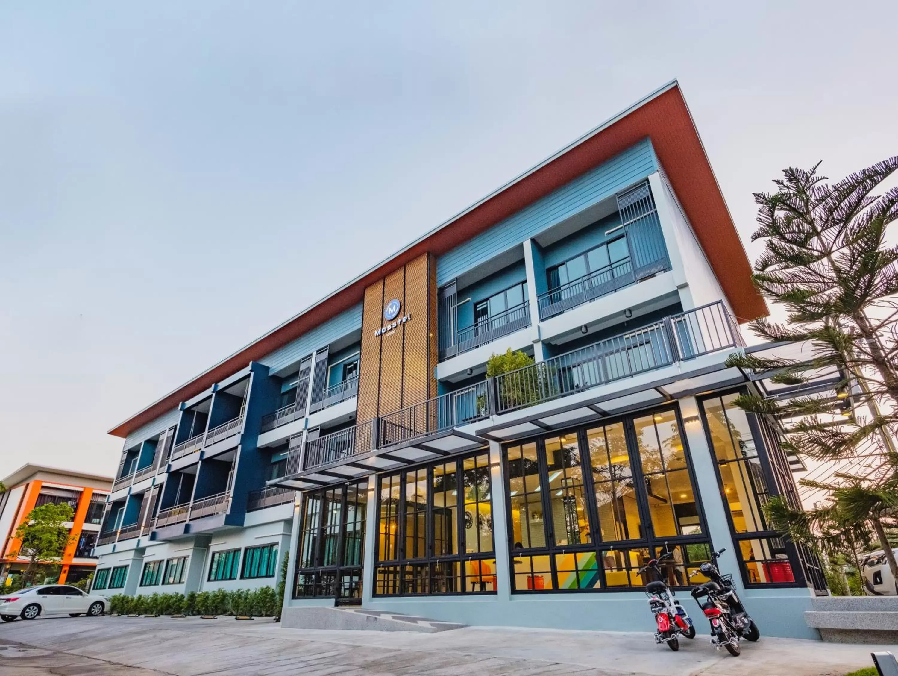 Property building in Mosstel Property building in Mosstel