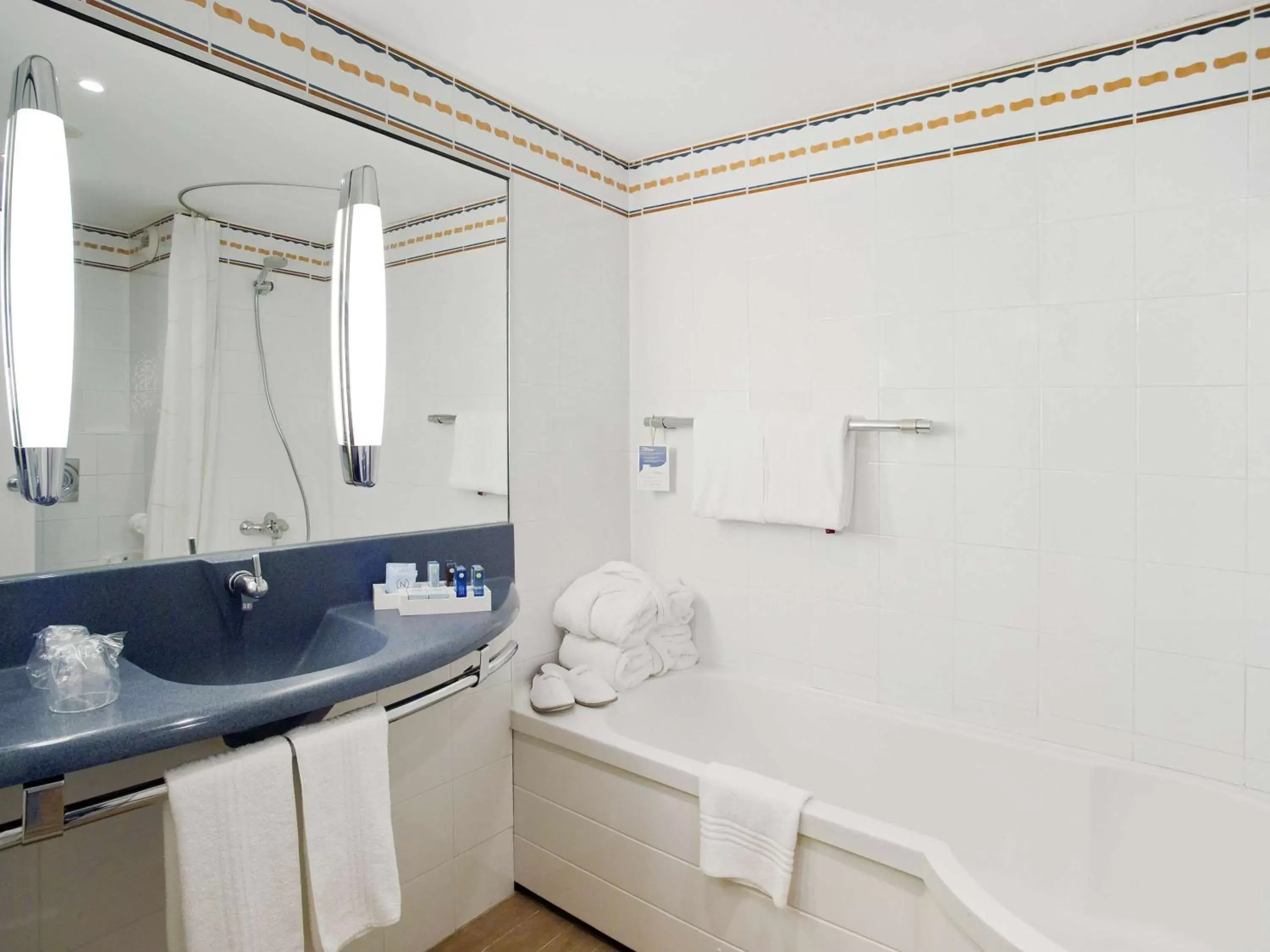 Photo of the whole room, Bathroom in Novotel Barcelona Sant Joan Despí