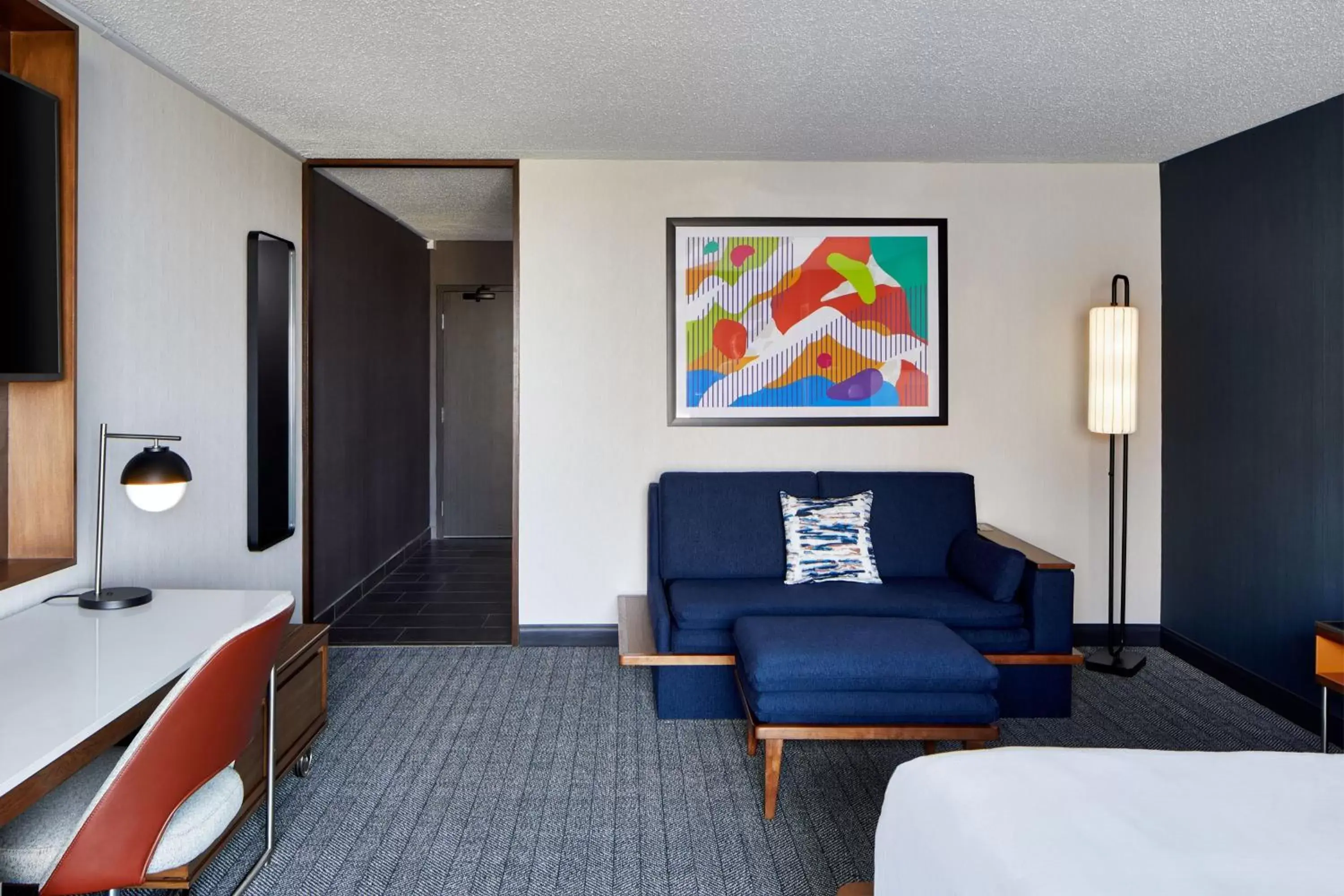 Executive King Room with Sofa Bed in Courtyard by Marriott Detroit Downtown