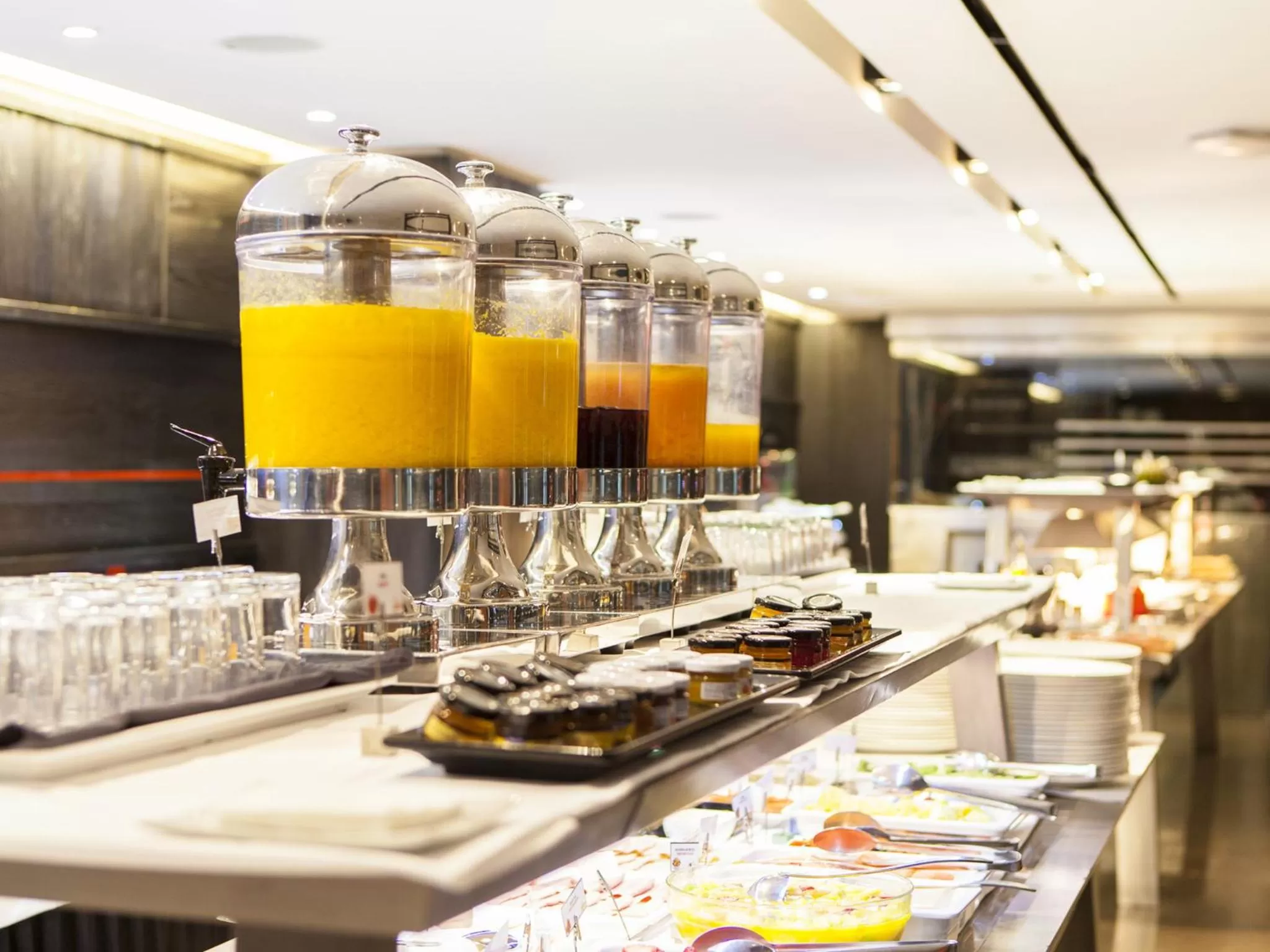 Restaurant/places to eat in Hotel Puerta America