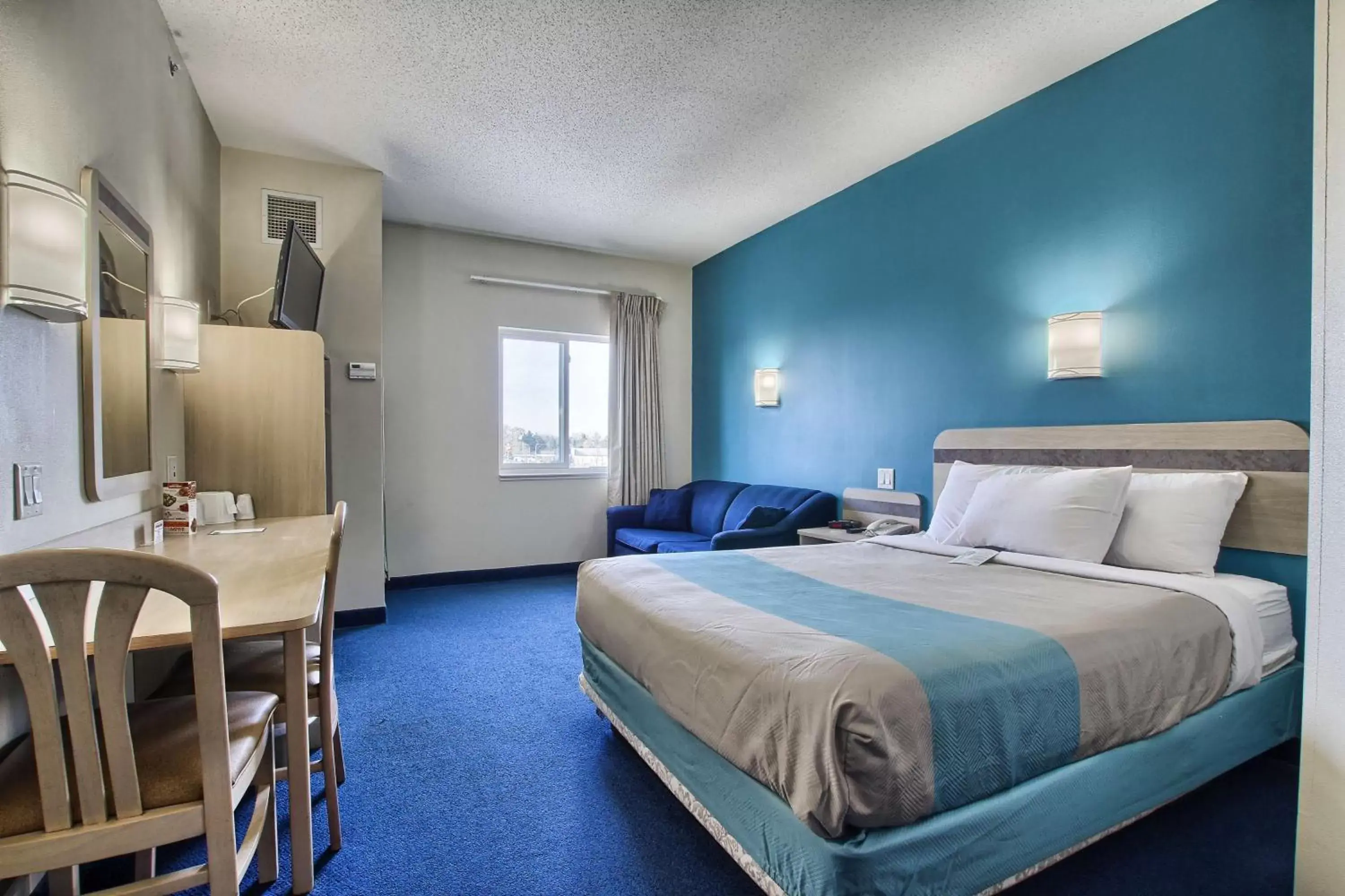 TV and multimedia, Room Photo in Motel 6-London, ON - Ontario