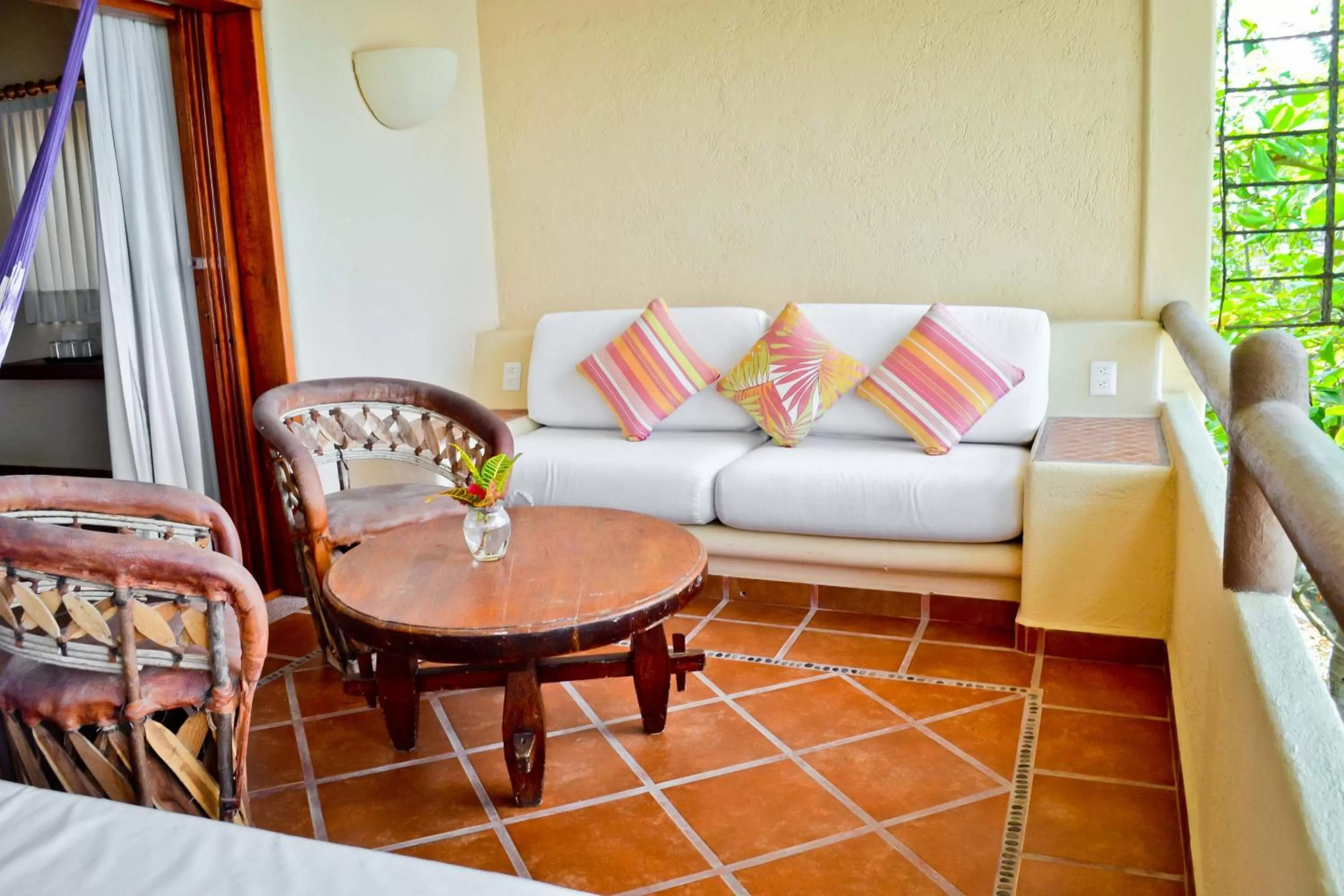 Photo of the whole room in Hotel Catalina Beach Resort