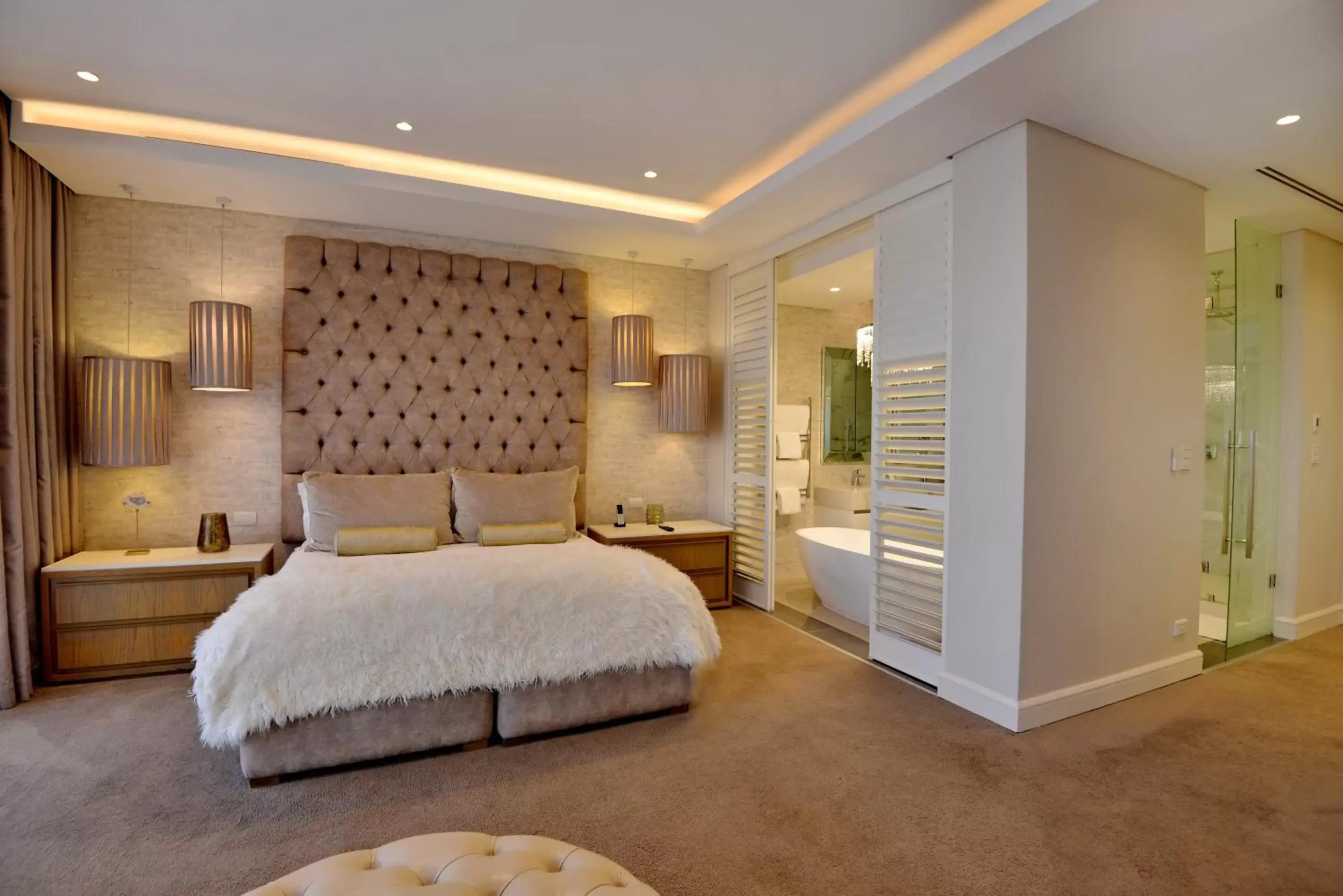 Bed in The Houghton Hotel, Spa, Wellness & Golf