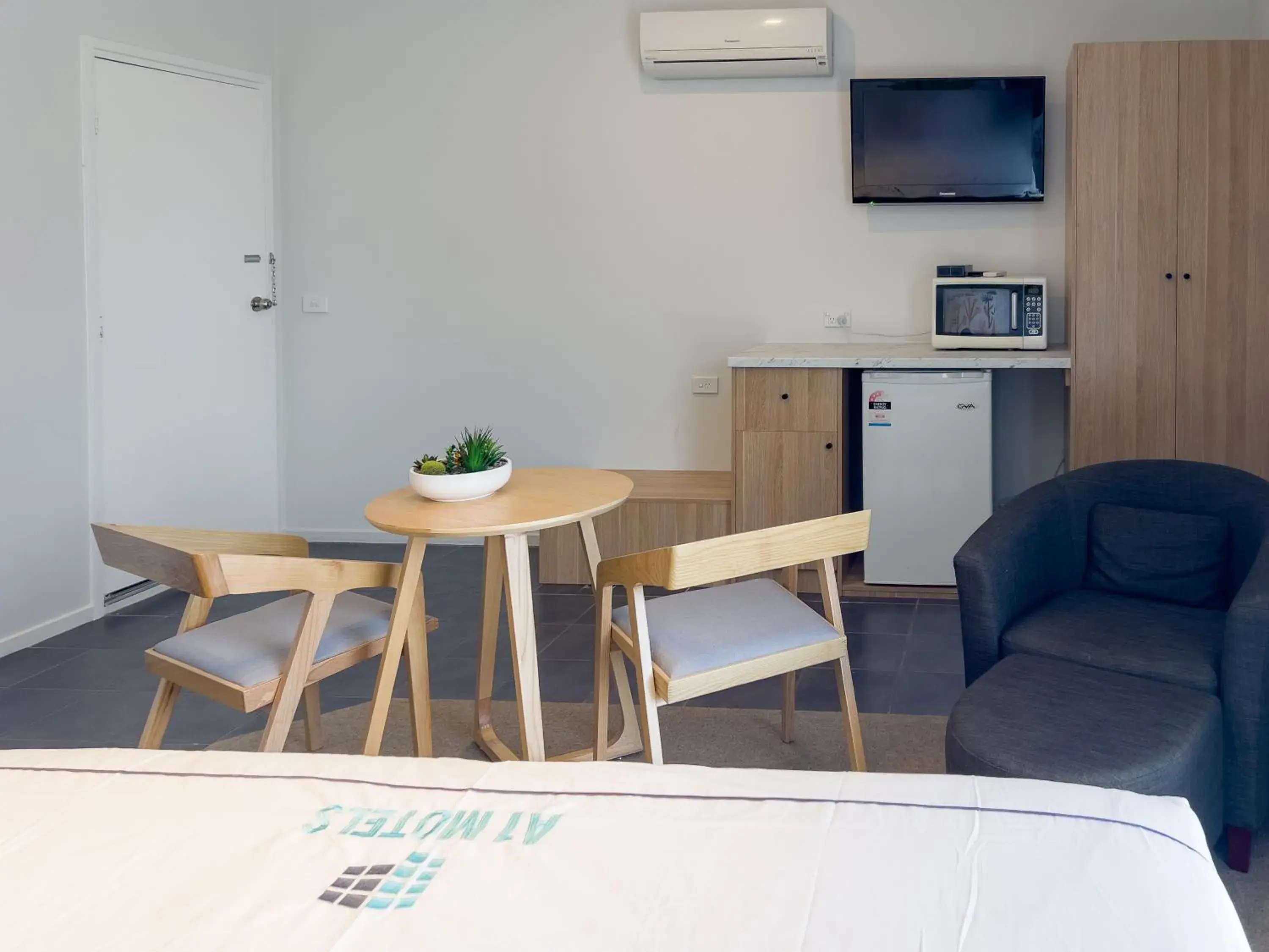 Area and facilities, Seating Area in A1 Motels and Apartments Port Fairy
