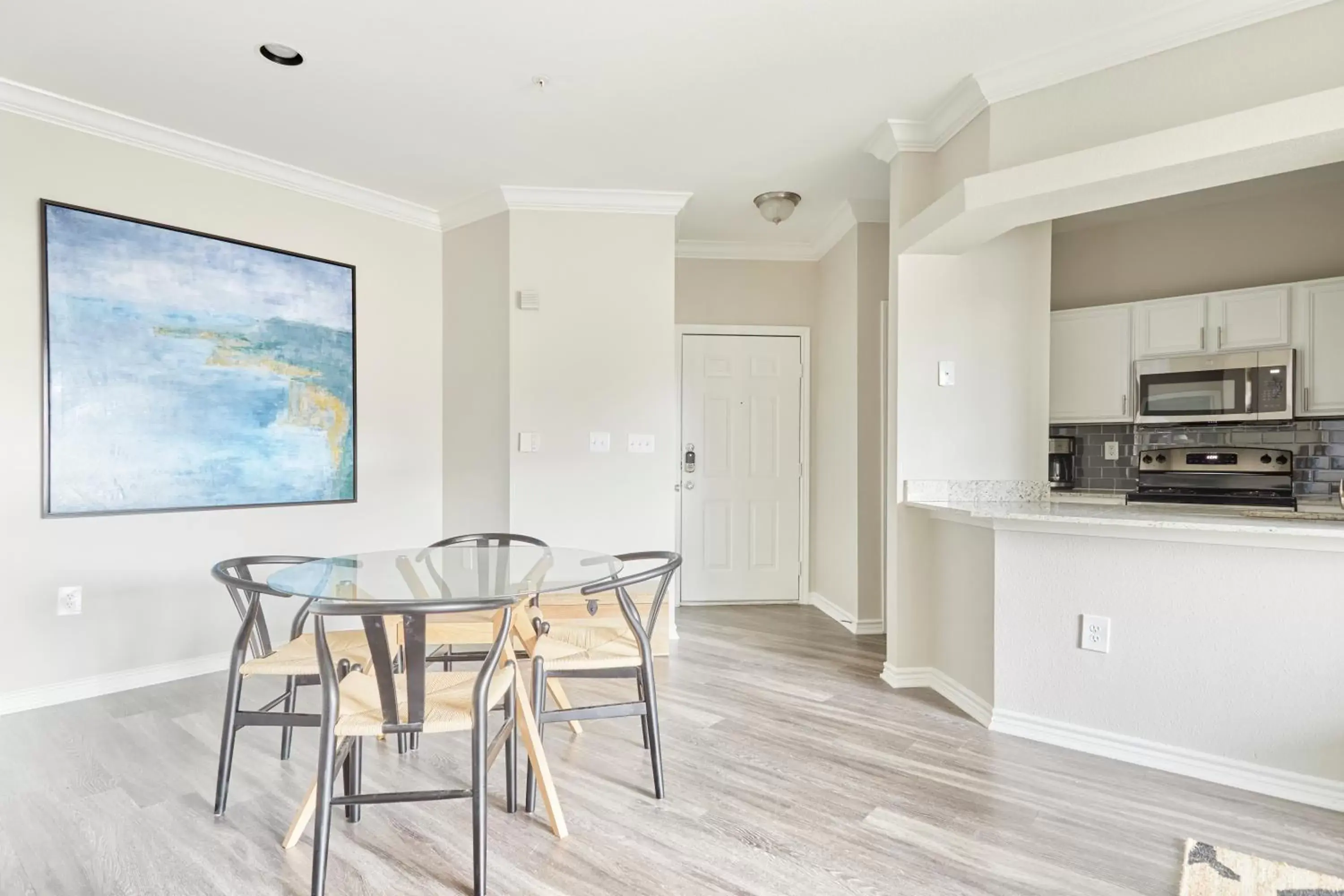 Living room, Kitchen/Kitchenette in Sonder at Med Center