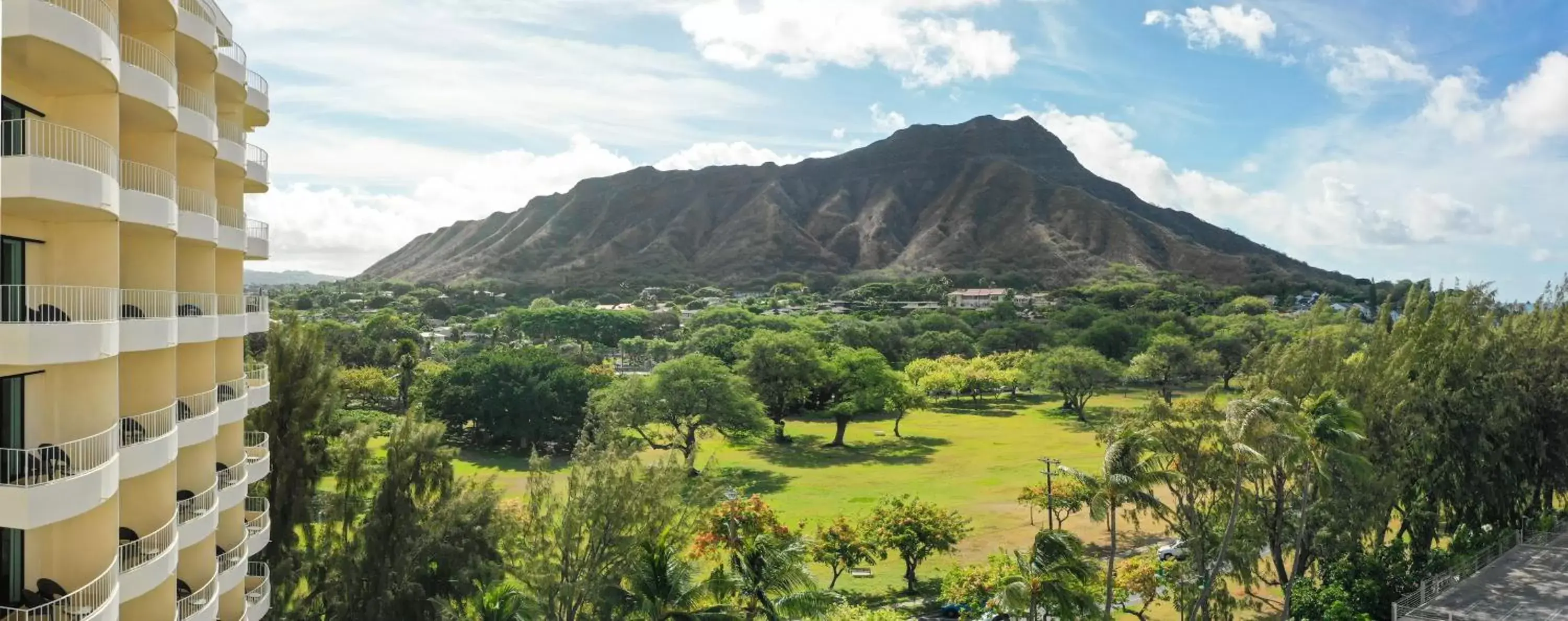 Facade/entrance, Mountain View in Lotus Honolulu at Diamond Head