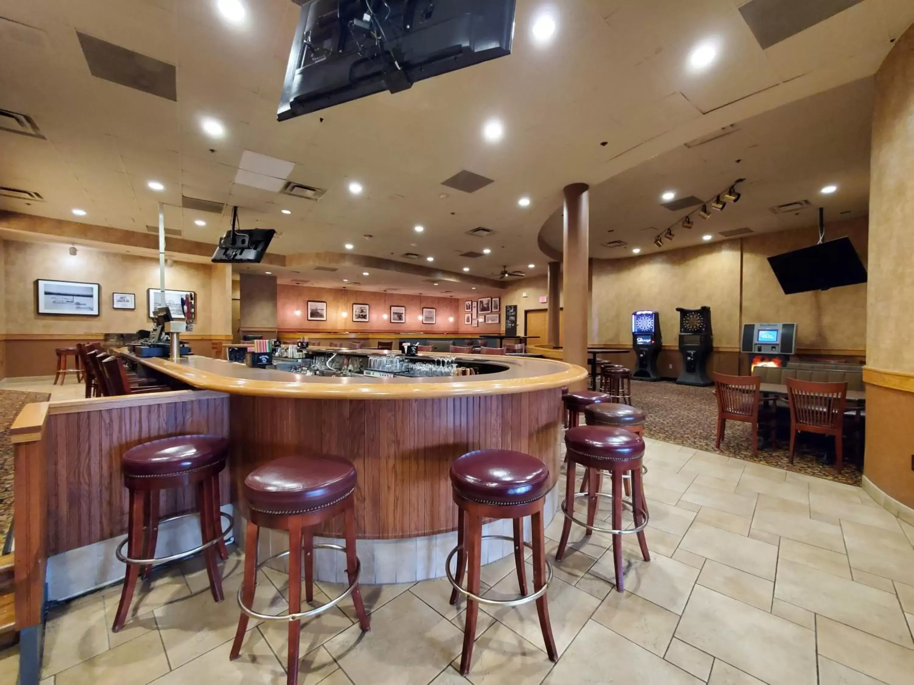 Lounge or bar in Ramkota Hotel Pierre Lounge or bar in Ramkota Hotel Pierre