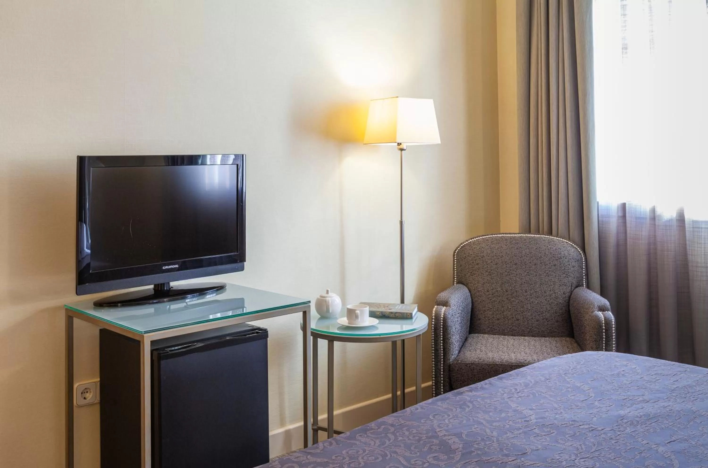 Photo of the whole room, Bed in Hotel Macià Alfaros