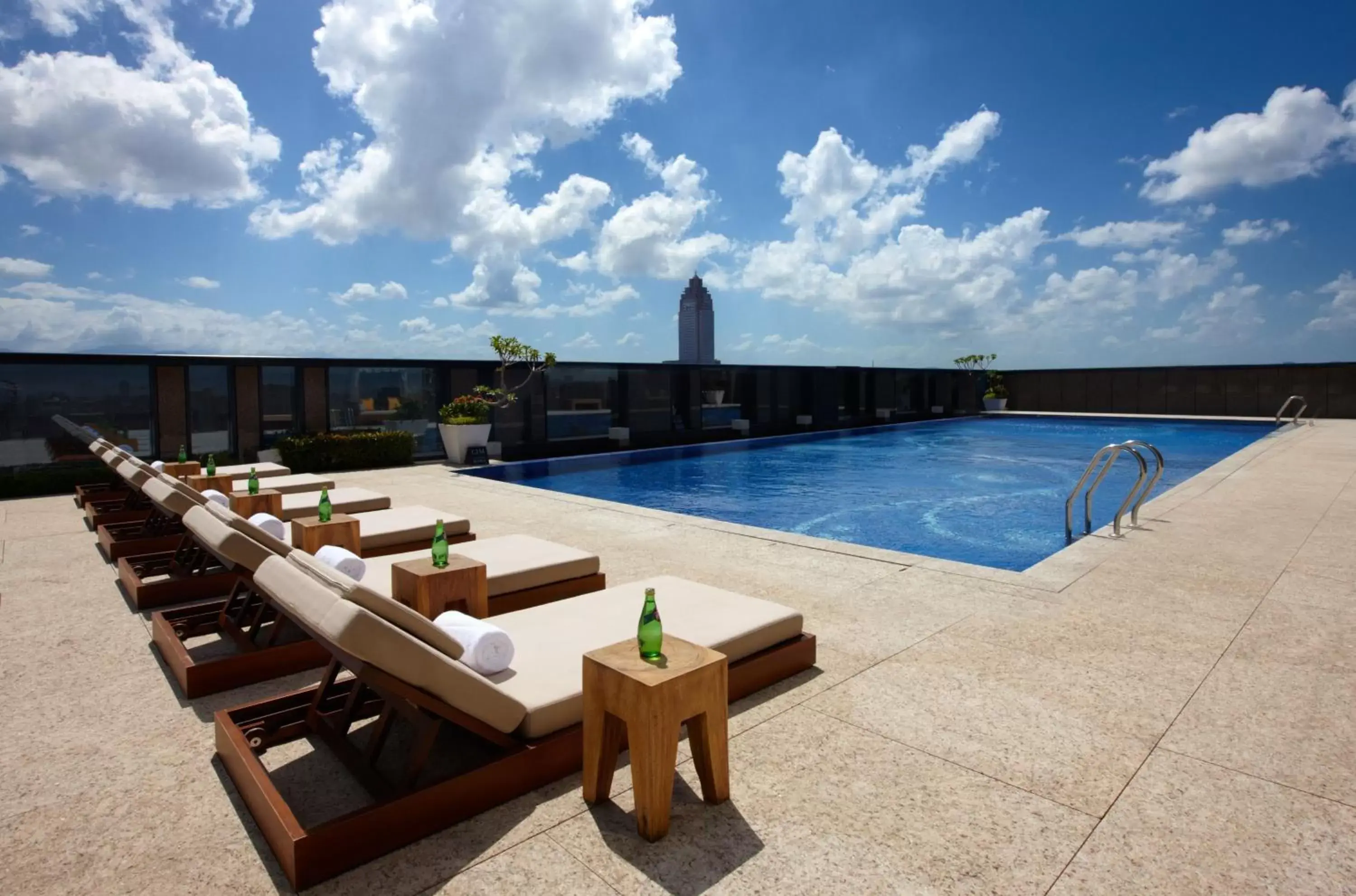 Swimming Pool in The Okura Prestige Taipei