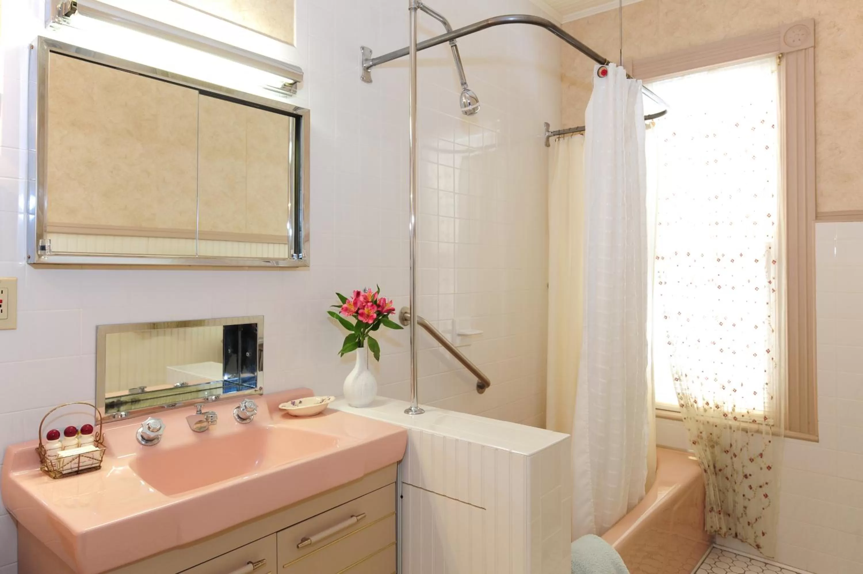 Bathroom in Wainwright Inn