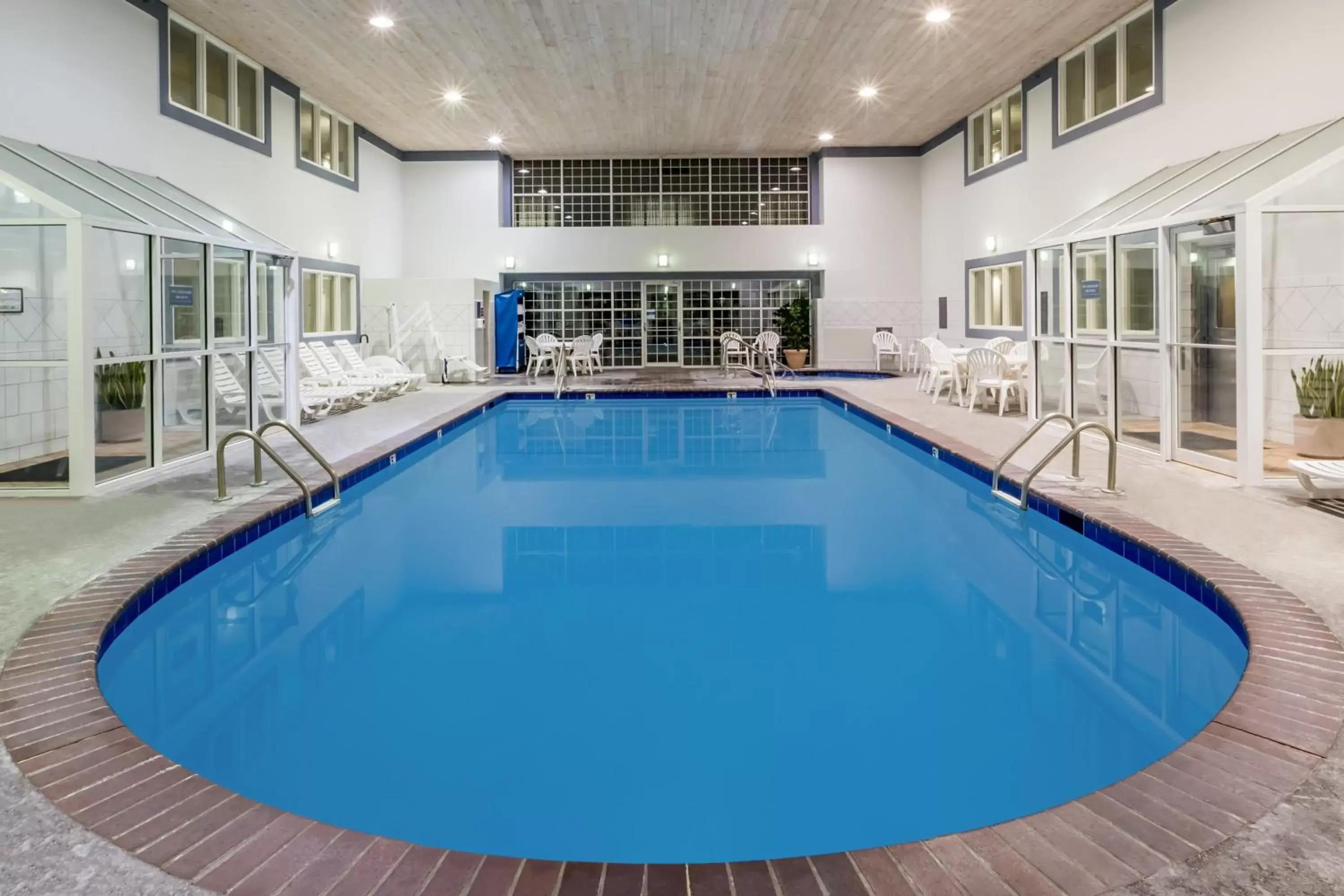 Night, Swimming Pool in Baymont by Wyndham Des Moines Airport
