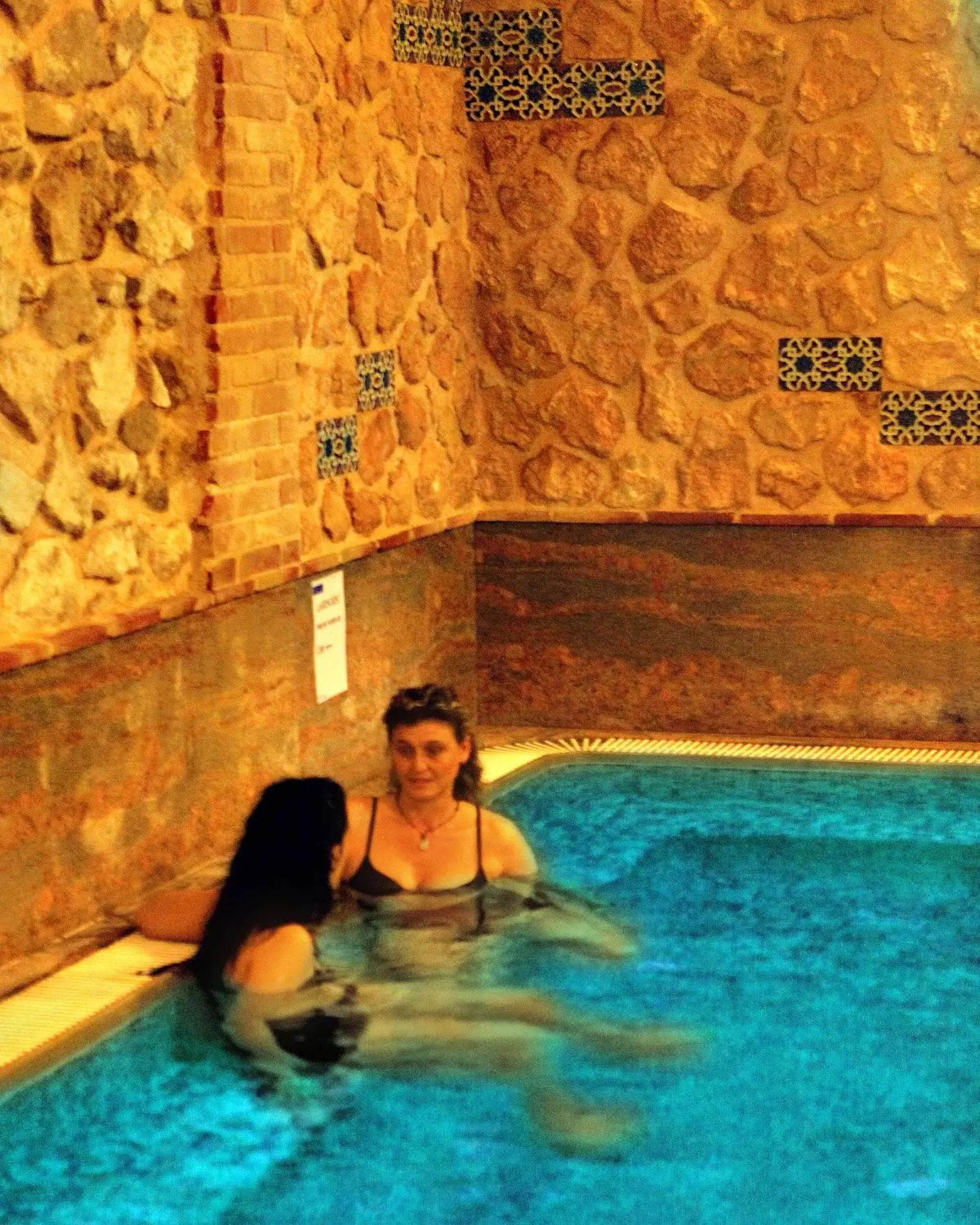 Hot Spring Bath, Swimming Pool in Balneario de Archena - Hotel Levante