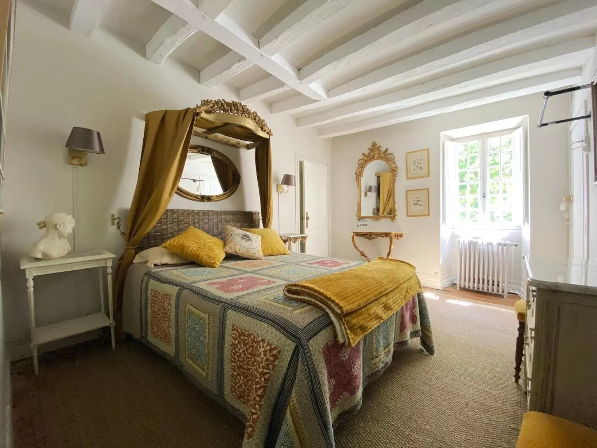 Photo of the whole room, Bed in Le Petit Chateau De Sainte Colombe