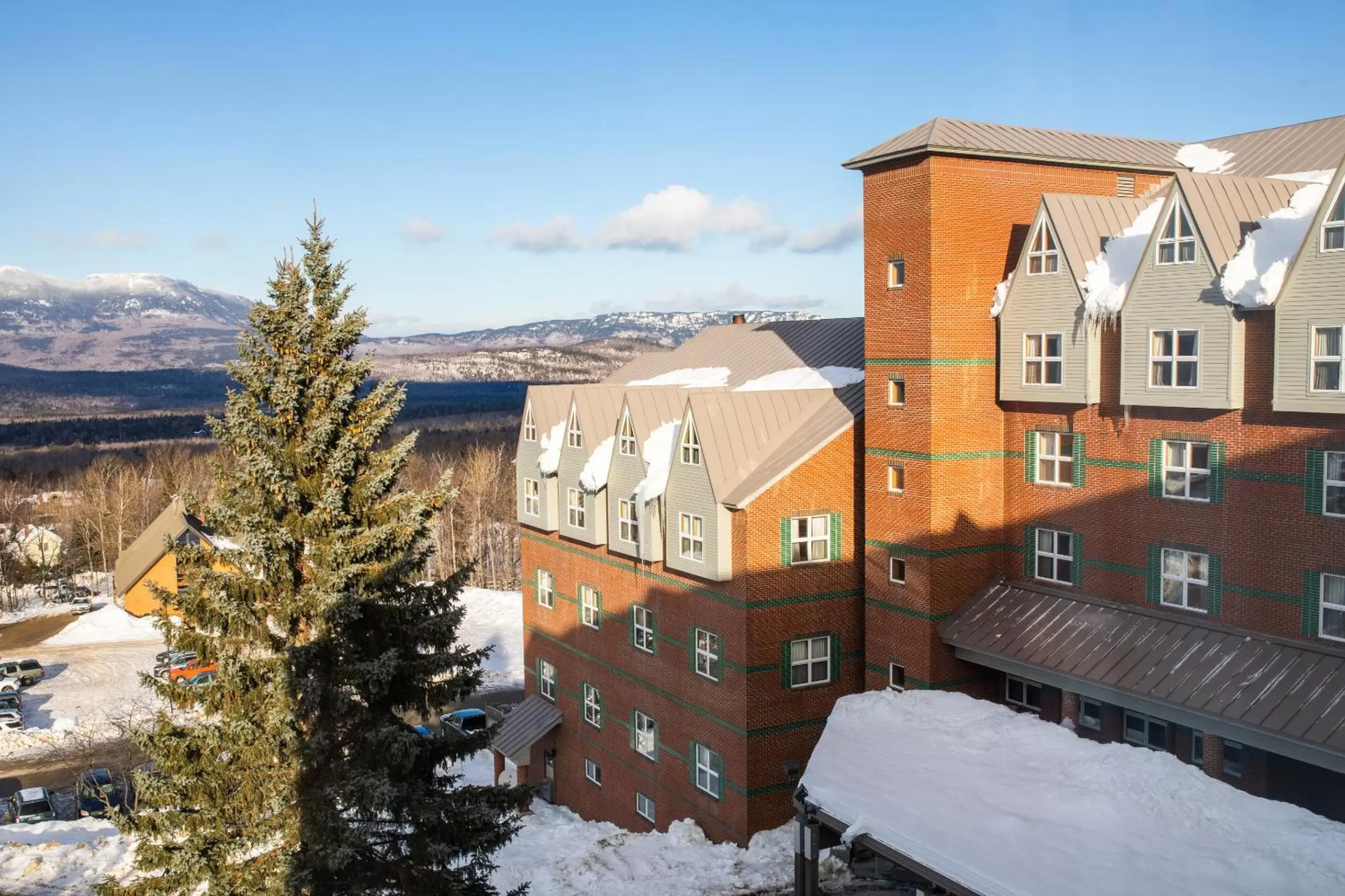 Bird's eye view, Winter in Sugarloaf Mountain Hotel