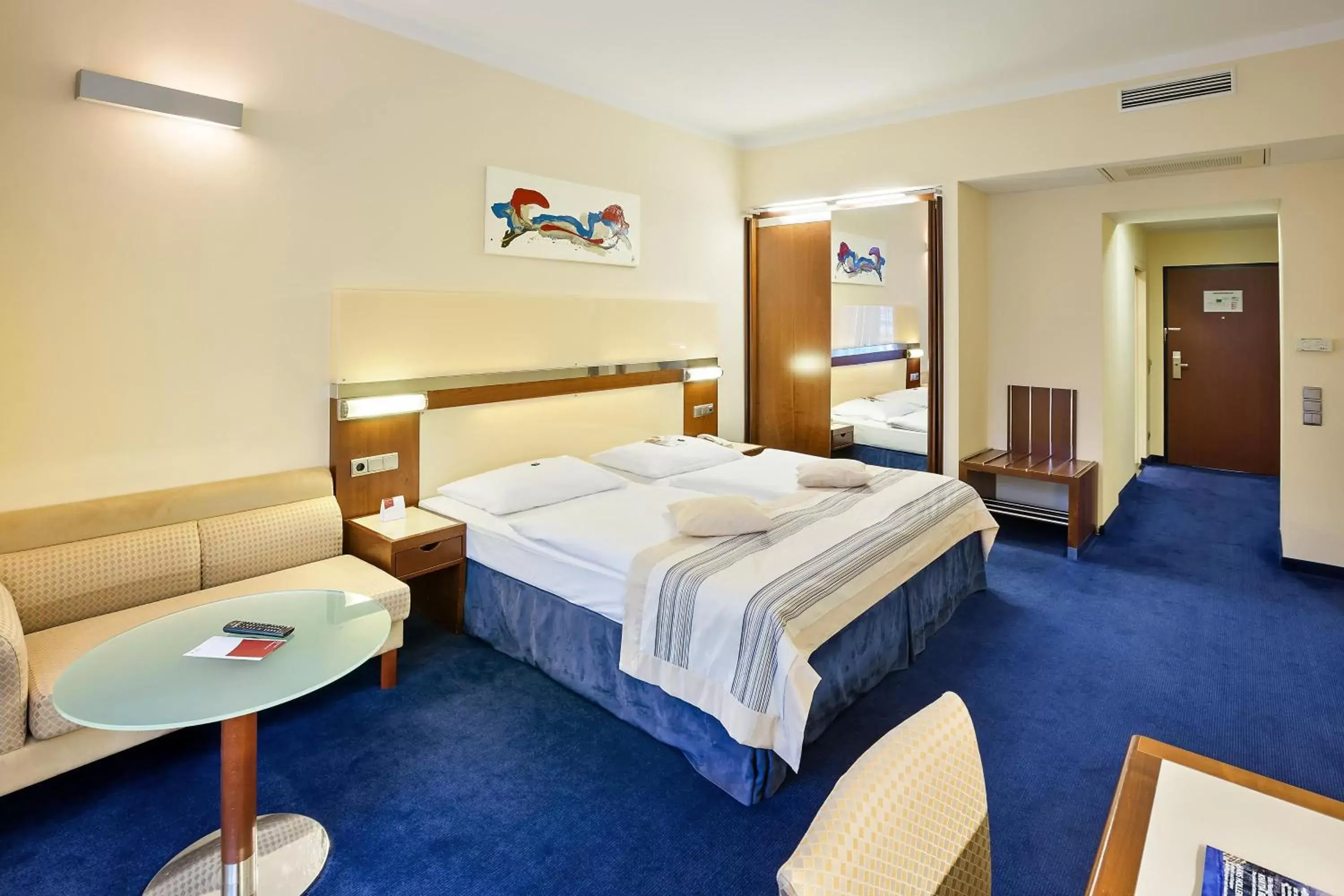 Executive Twin Room with bathtub in Austria Trend Hotel Europa Wien Executive Twin Room with bathtub in Austria Trend Hotel Europa Wien