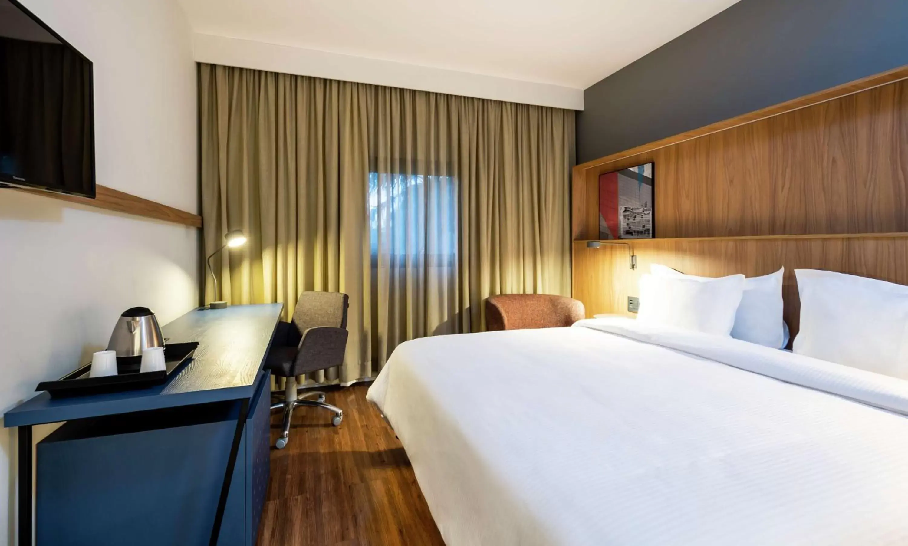 Bedroom, Bed in Hampton by Hilton Guarulhos Airport Bedroom, Bed in Hampton by Hilton Guarulhos Airport