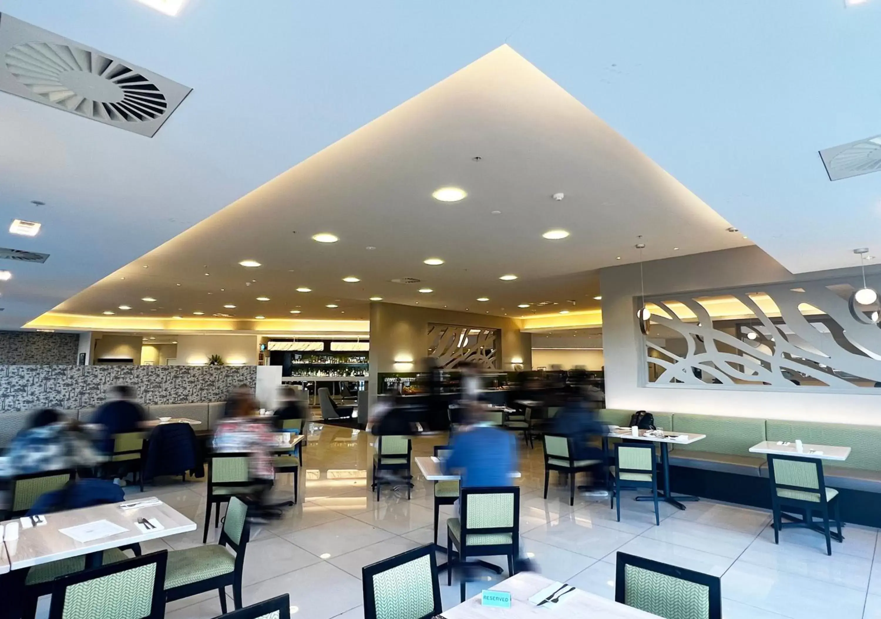 Restaurant/Places to Eat in Sudima Auckland Airport