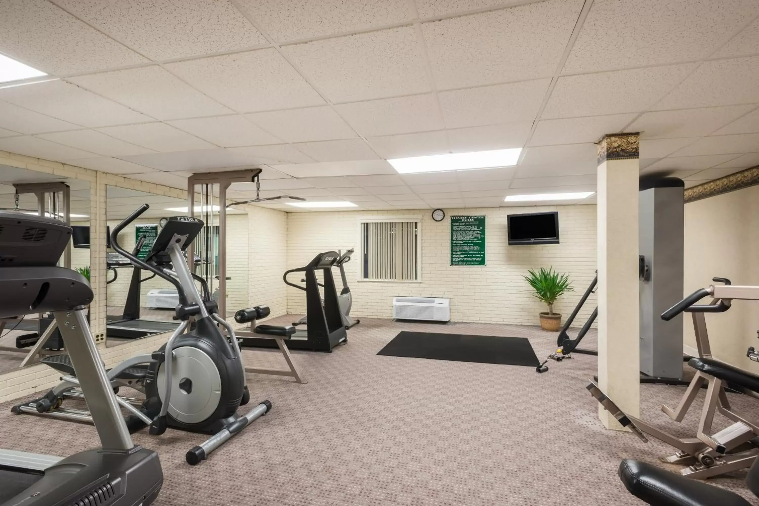 Fitness centre/facilities, Fitness Center/Facilities in Ramada Plaza by Wyndham Portland
