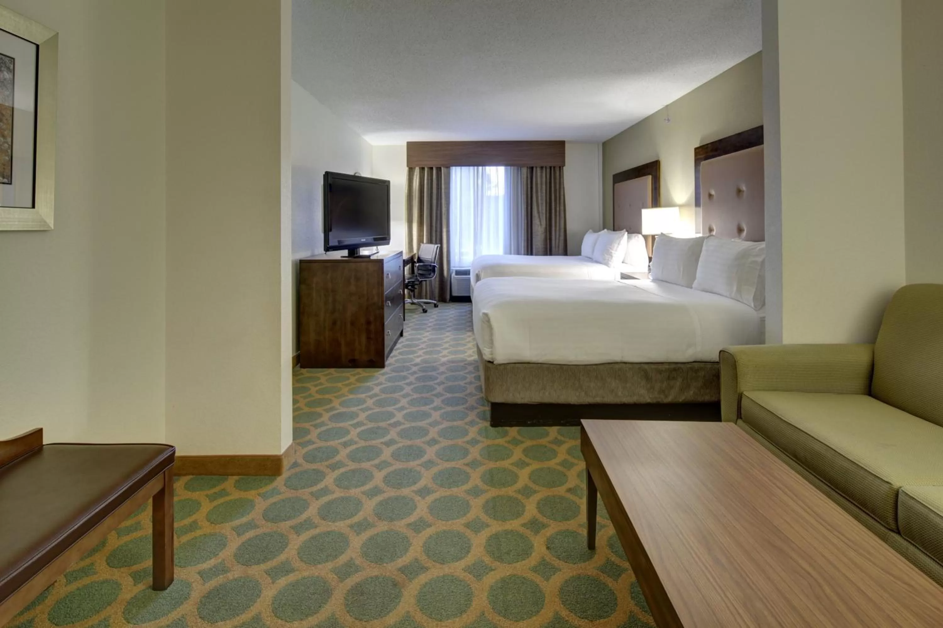 Bedroom, Bed in Holiday Inn Express Hotel & Suites Emporia by IHG
