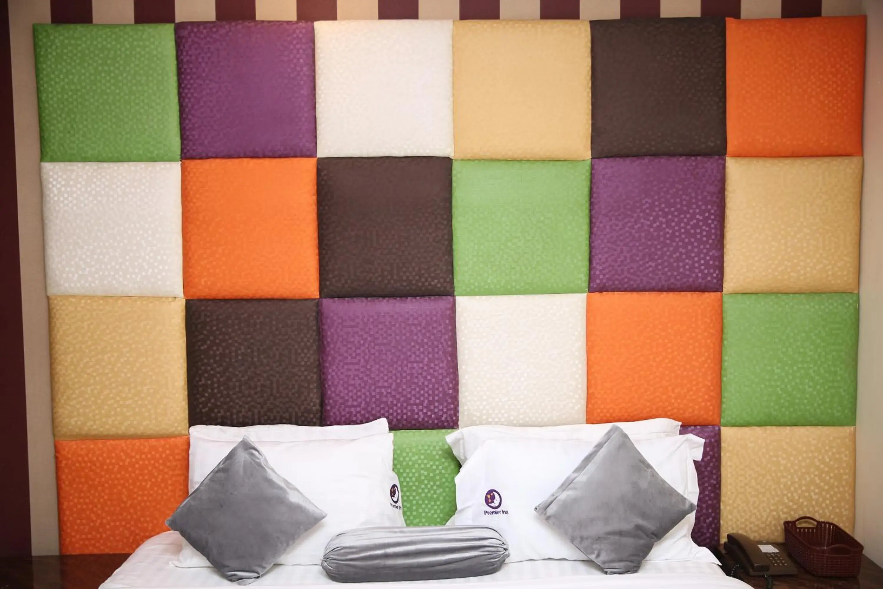 Bed in Hotel Premier Inn Gulberg