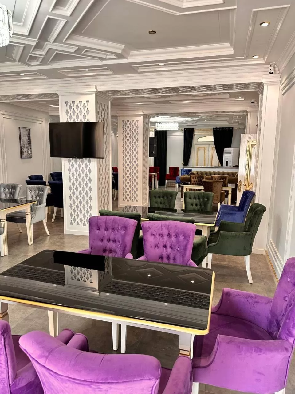 Restaurant/places to eat in Suleyman hotel