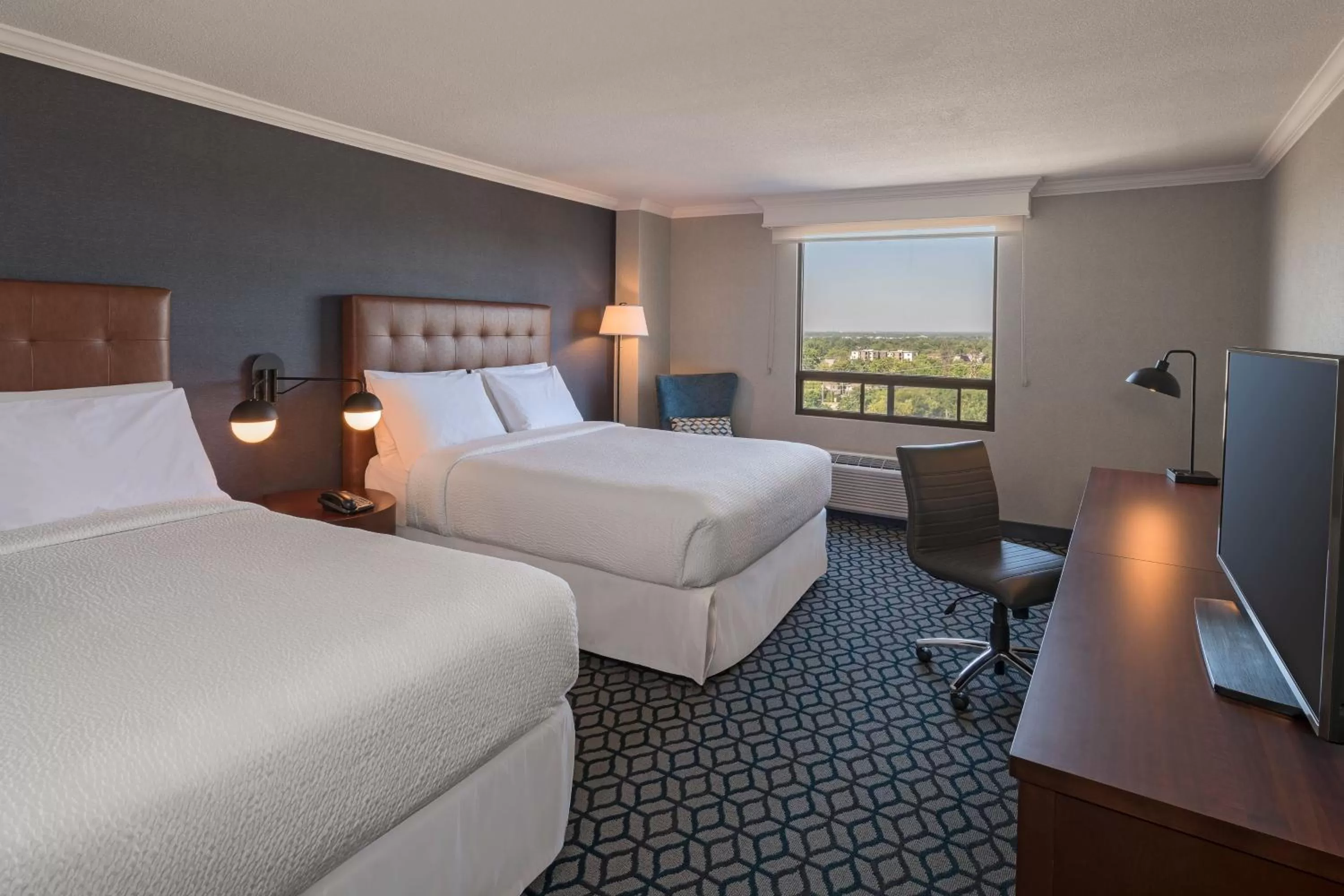 Two Queen Beds Cityview, Guest room, 2 Queen, City view in Wyndham Grand Fallsview Hotel