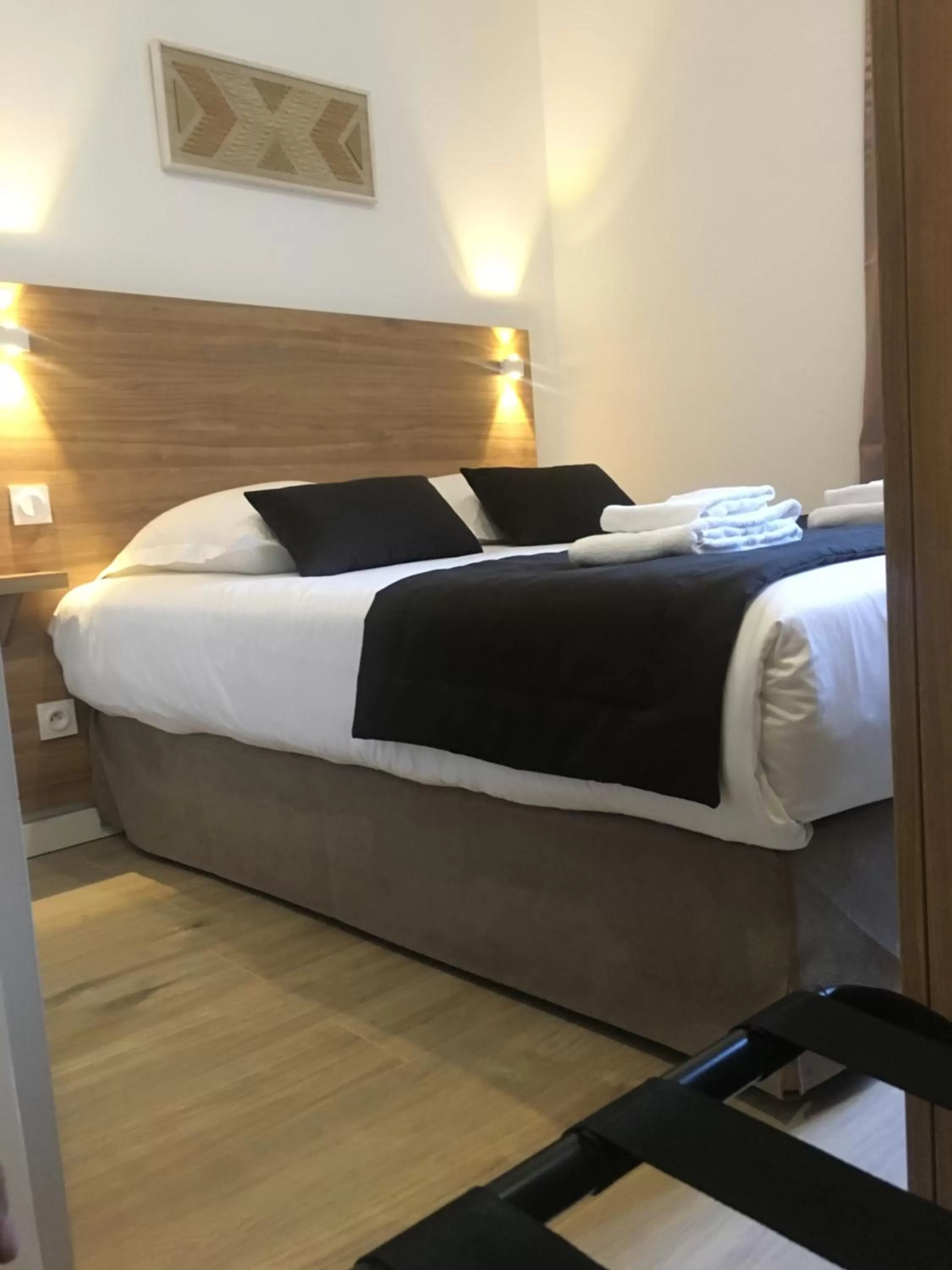 Bed in Hôtel Le Biarritz - Vichy