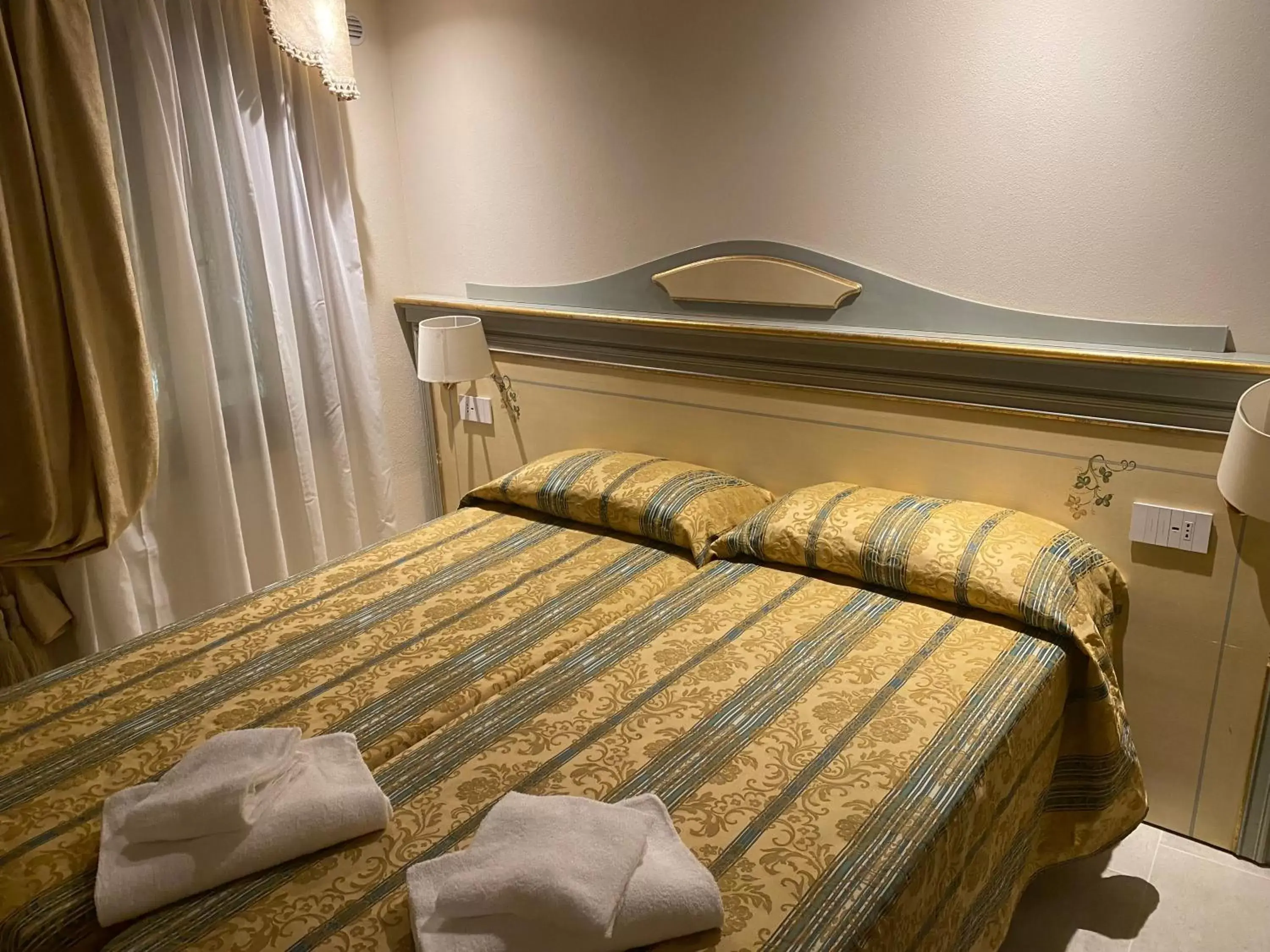 Bed in Hotel Falier