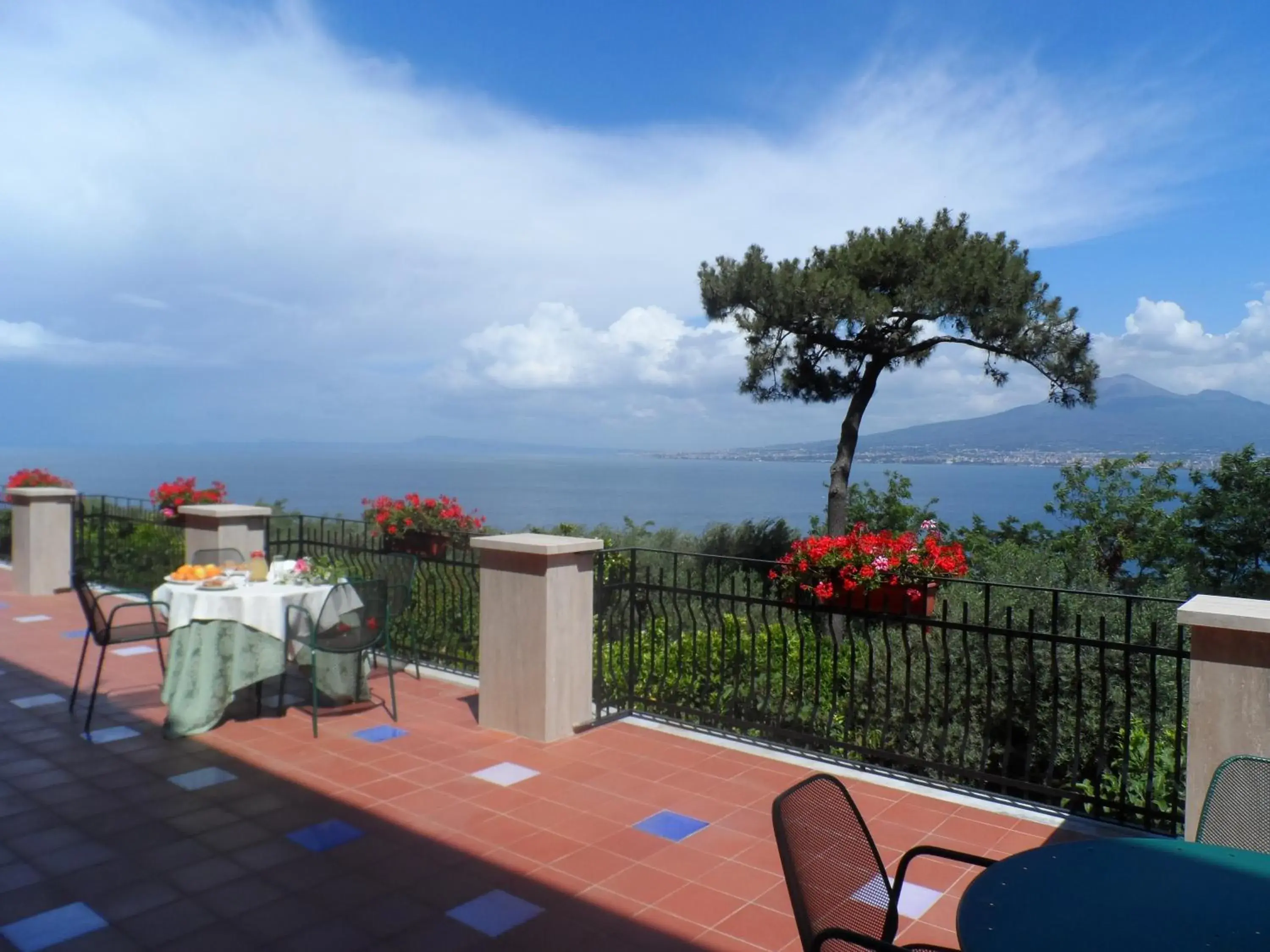 Double or Twin Room with Sea View in Ancelle Sorrento - Casa d'Accoglienza Double or Twin Room with Sea View in Ancelle Sorrento - Casa d'Accoglienza