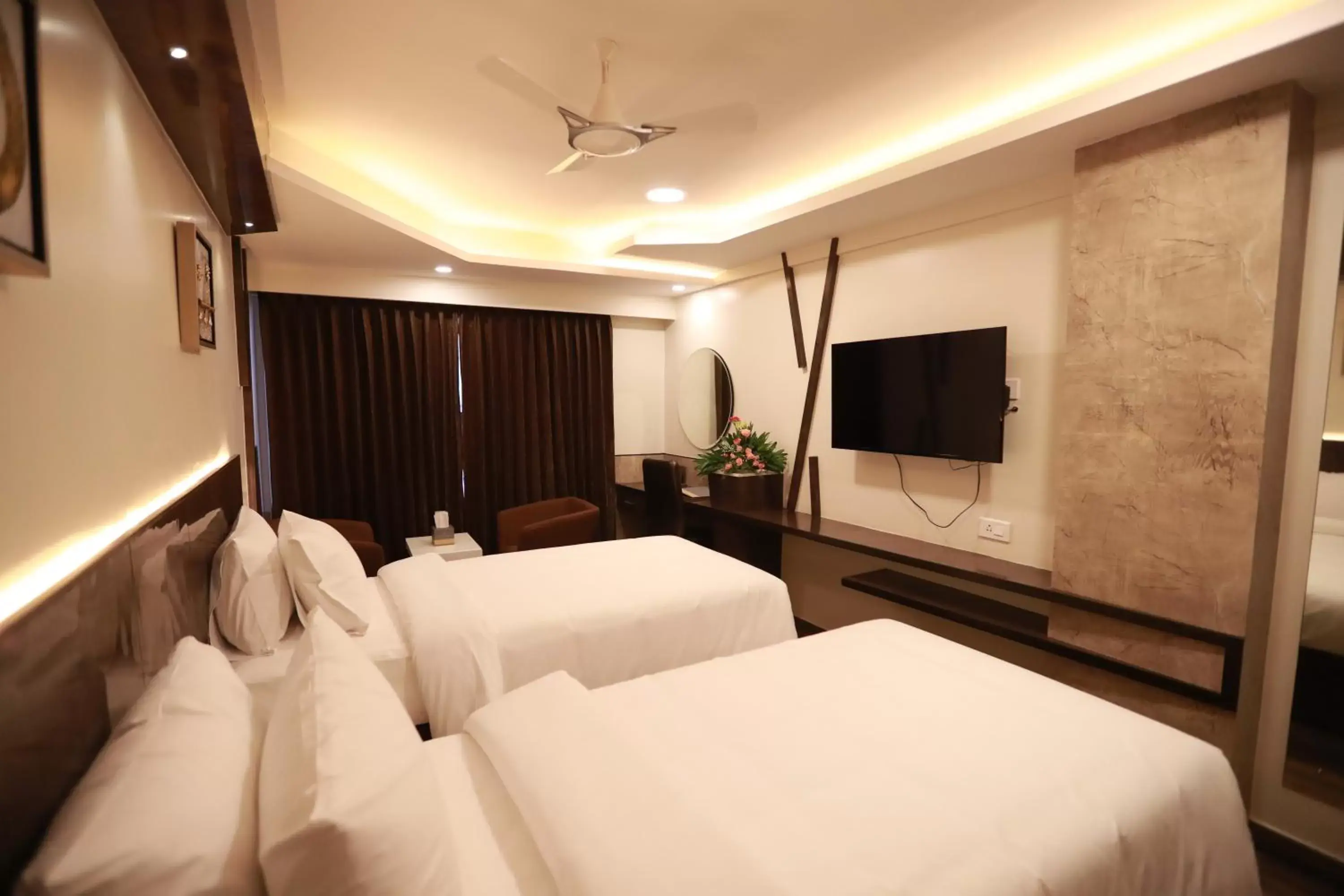 Photo of the whole room, Bed in Hotel Park Elanza Chennai