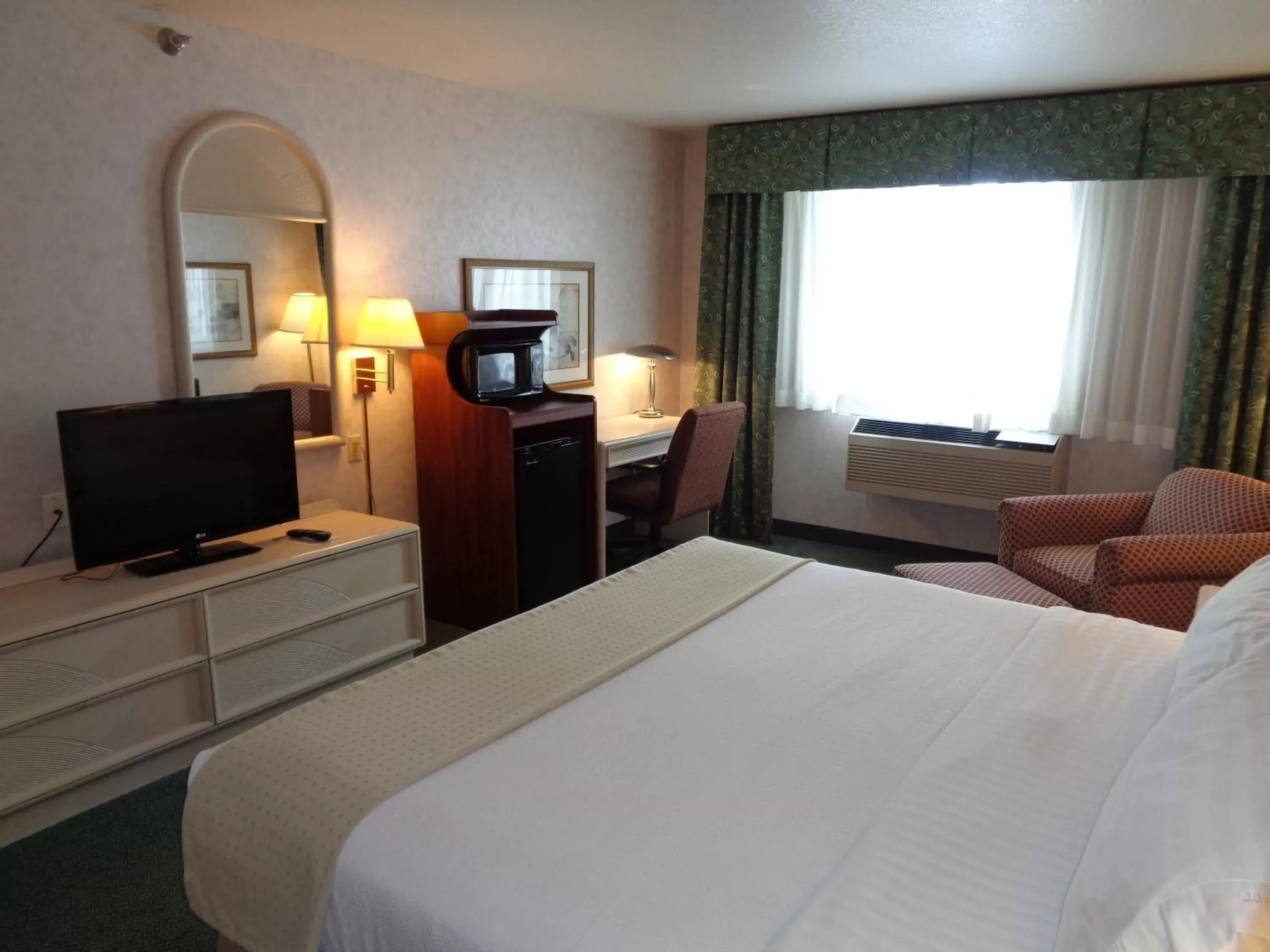 King Room - Disability Access in Country Inn & Suites by Radisson, Sidney, NE