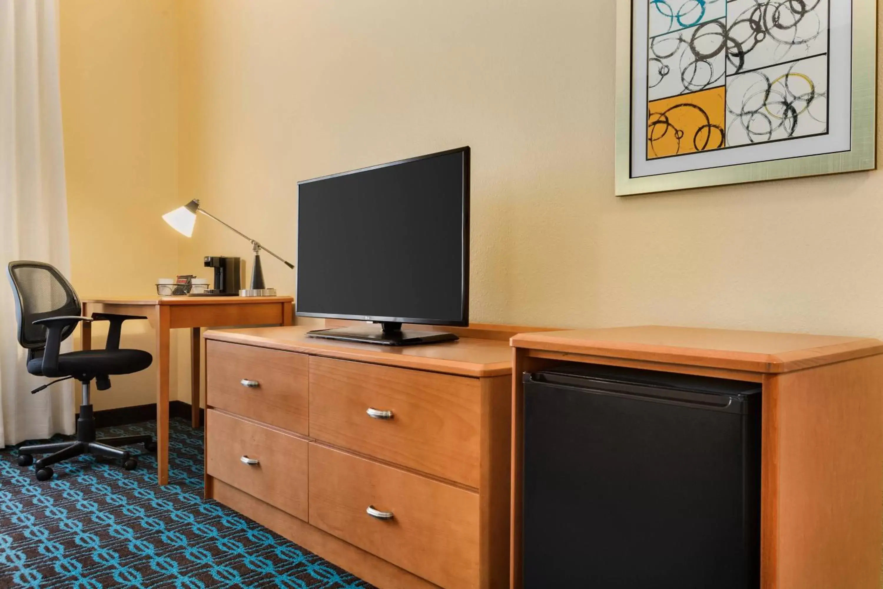 Photo of the whole room, TV/Entertainment Center in Fairfield Inn & Suites by Marriott Toledo Maumee