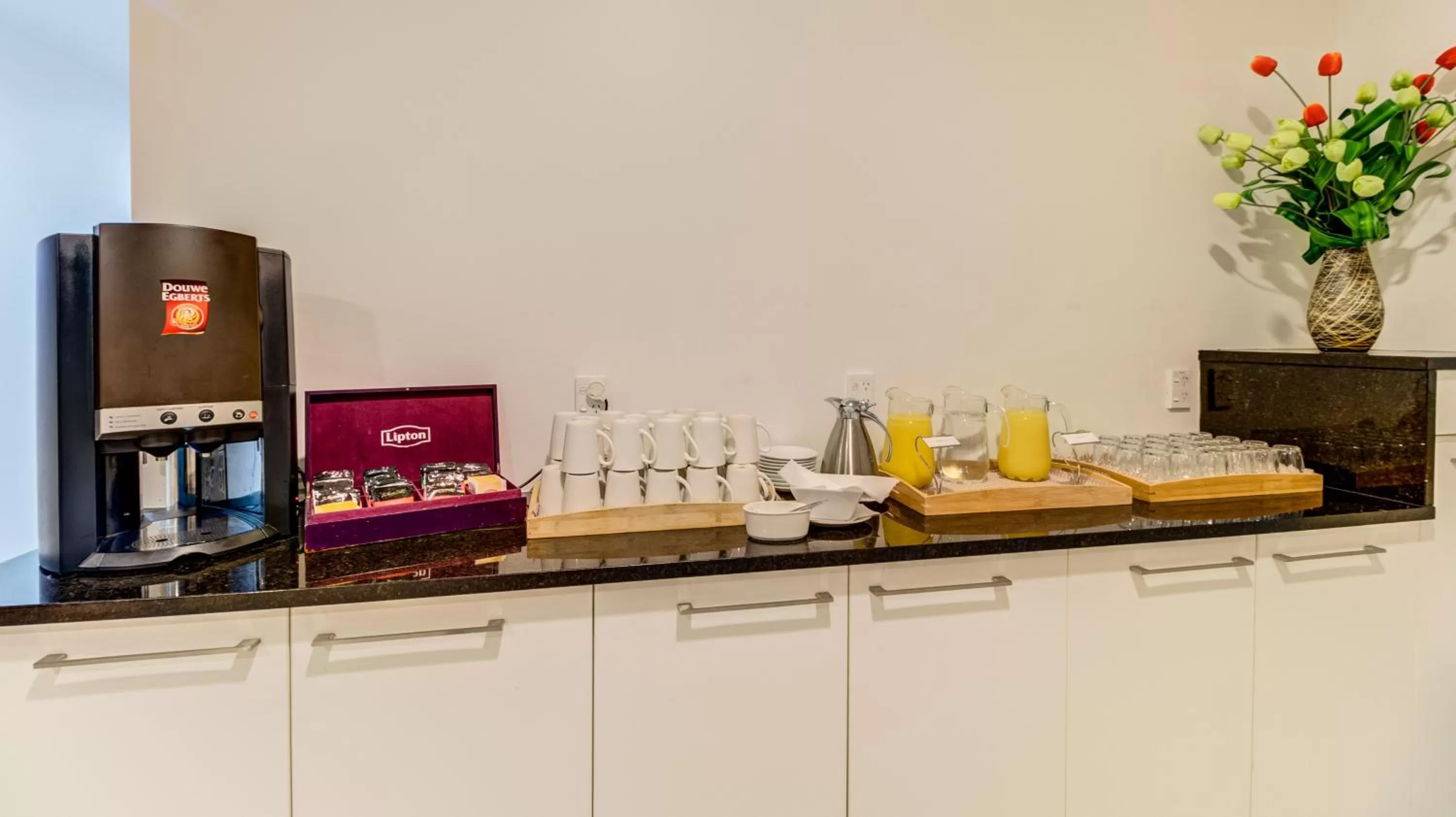 Lounge or bar in VR Queen Street Hotel & Suites