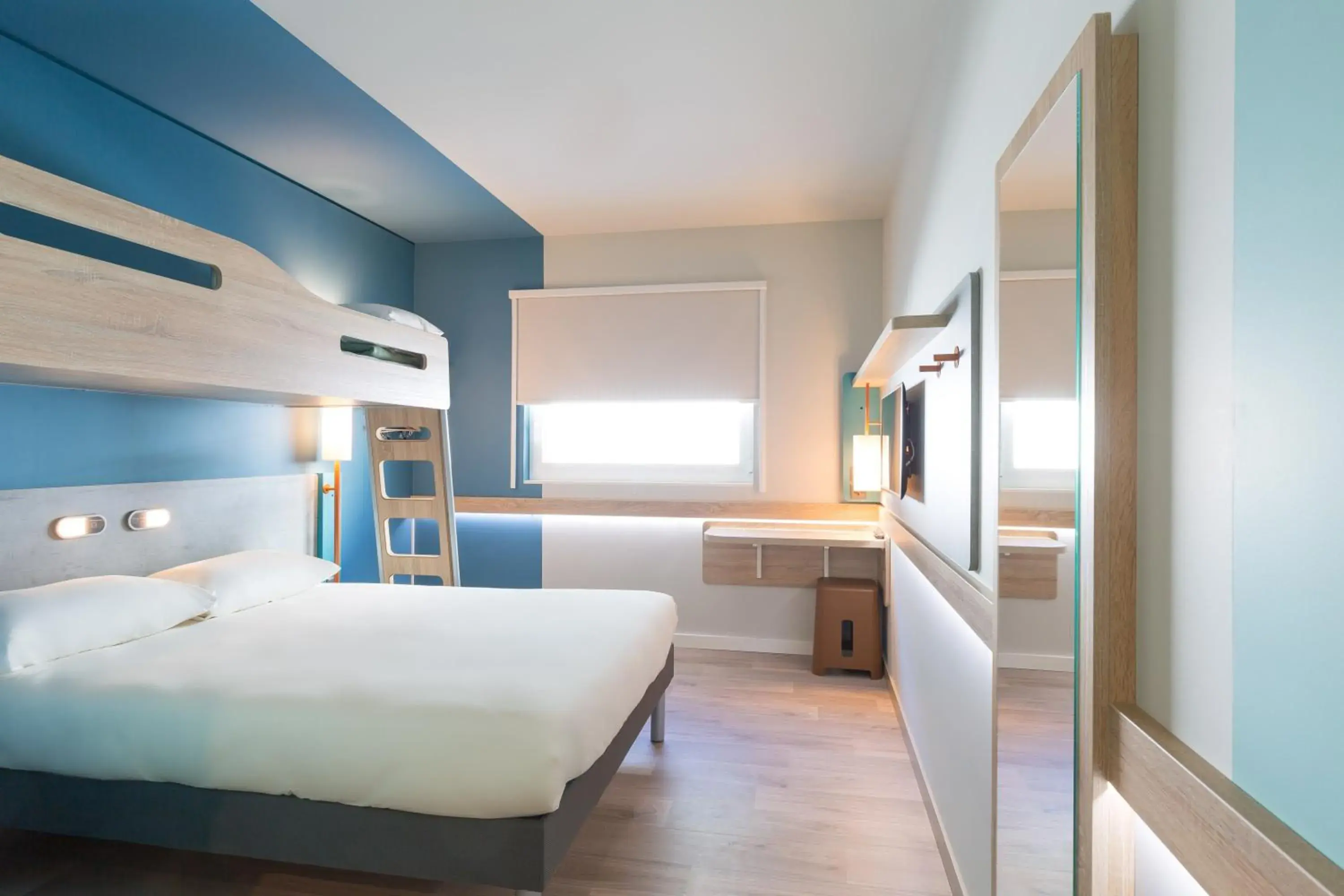 Photo of the whole room, Bunk Bed in ibis budget Geneve Palexpo Aeroport