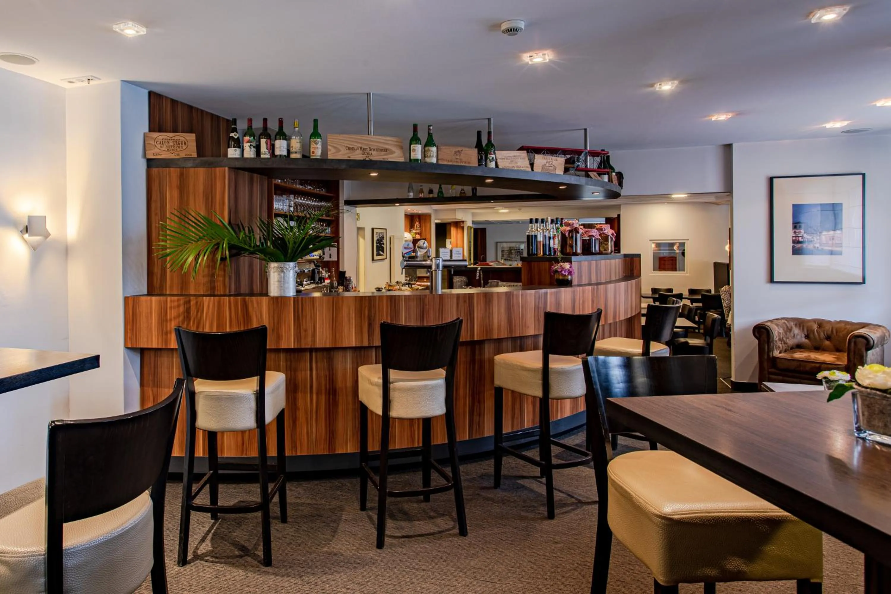 Lounge or bar in Europe Haguenau – Hotel & Spa