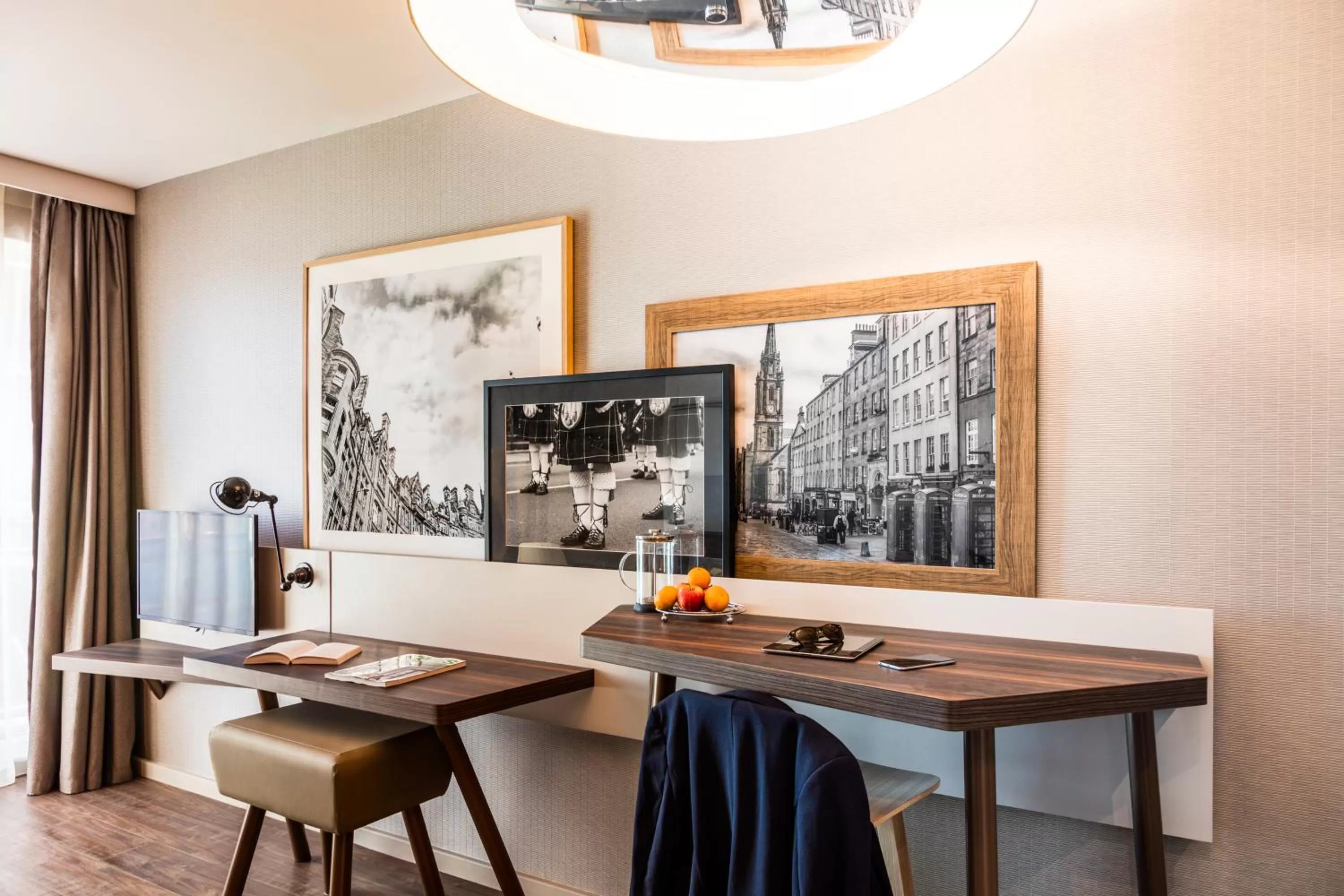 Seating area in Aparthotel Adagio Edinburgh Royal Mile