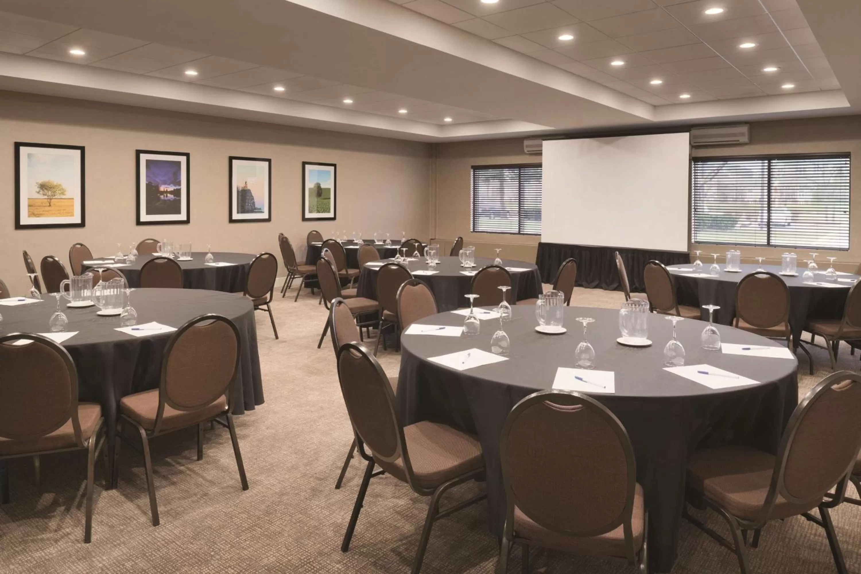 Meeting/conference room in Embassy Suites by Hilton Milwaukee Brookfield