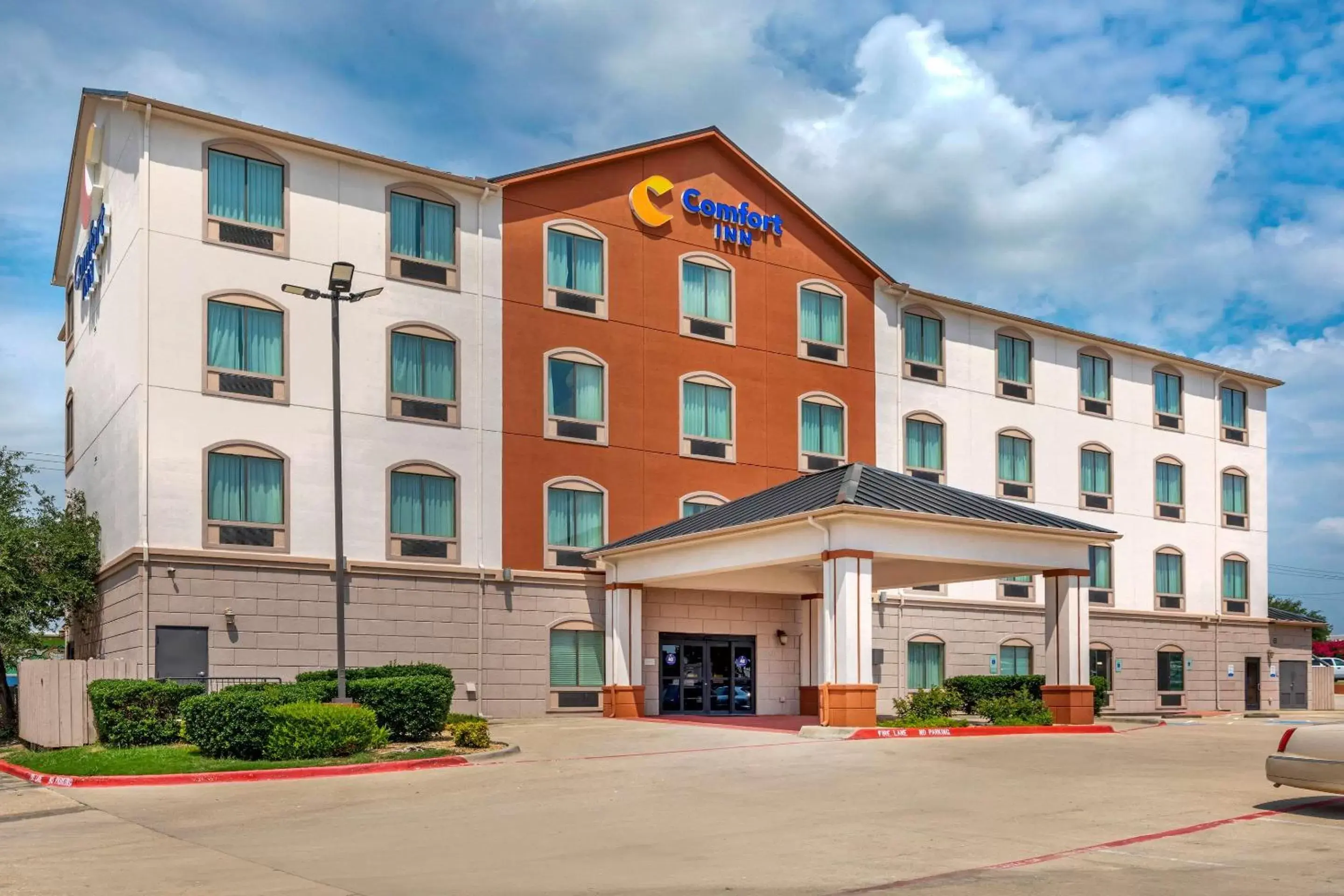 Property Building in Comfort Inn Near UNT