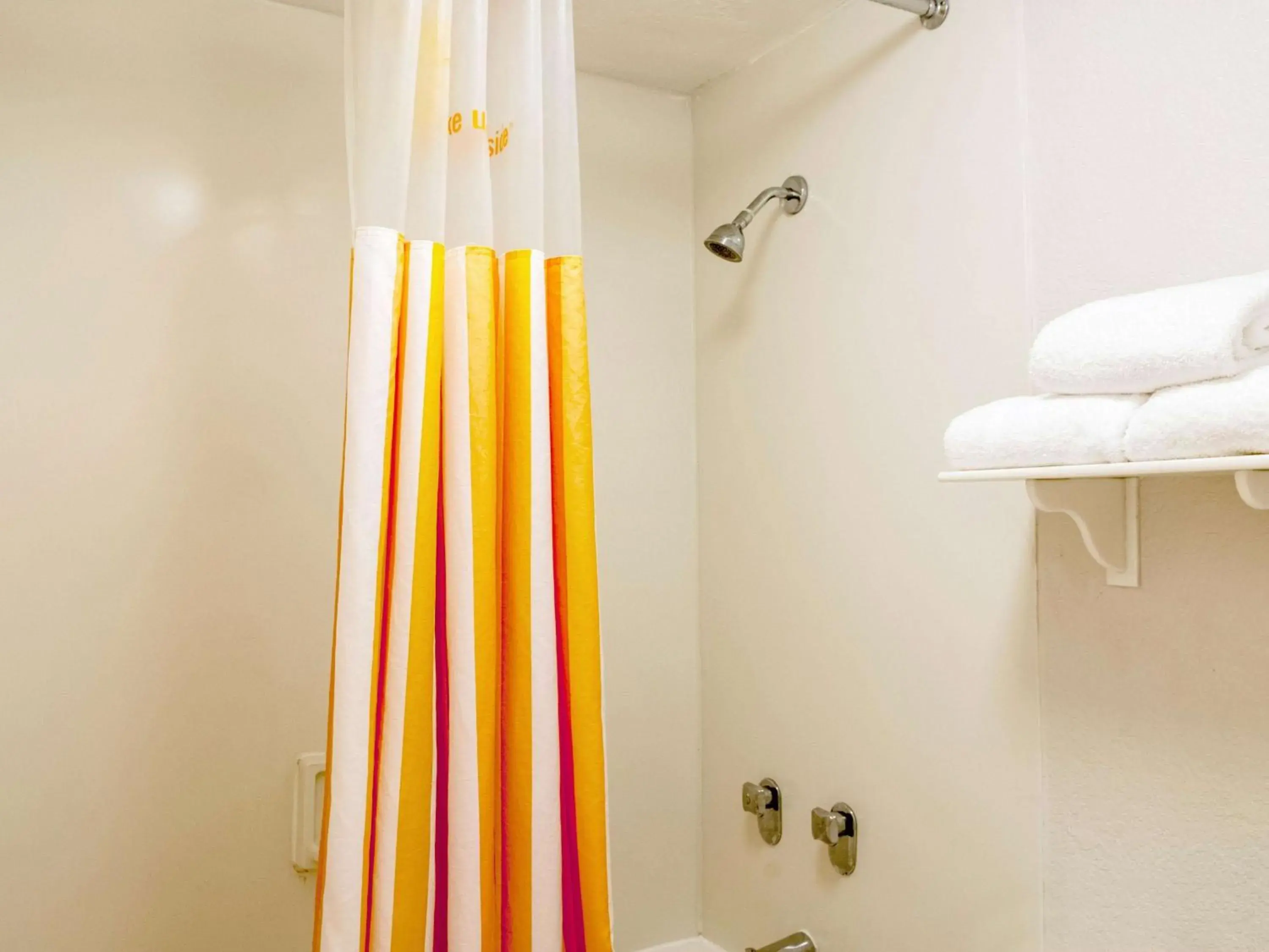 Photo of the whole room in La Quinta Inn by Wyndham New Orleans Veterans / Metairie Photo of the whole room in La Quinta Inn by Wyndham New Orleans Veterans / Metairie