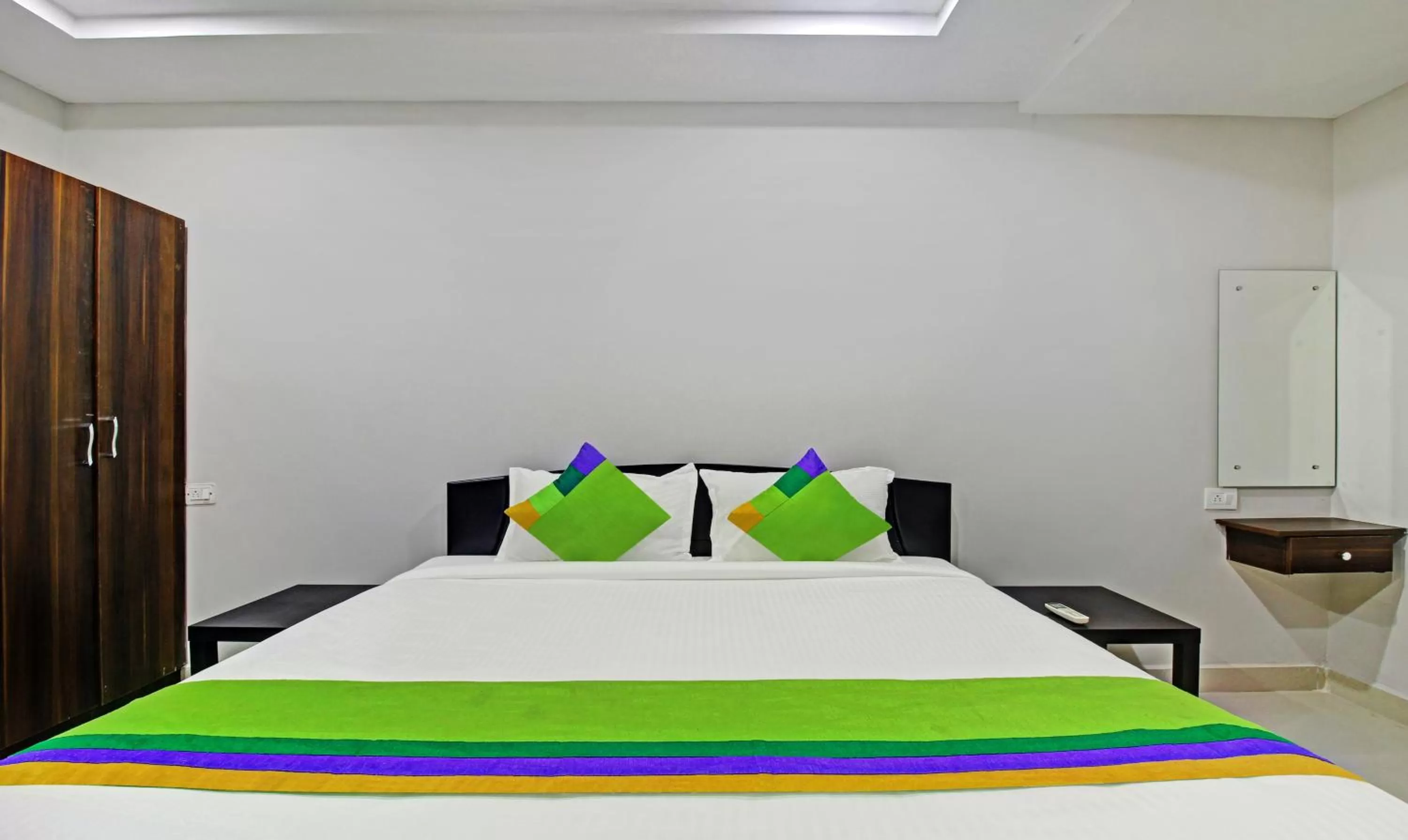 Bedroom, Bed in Itsy Hotels Sunrise Grand, Hitech City