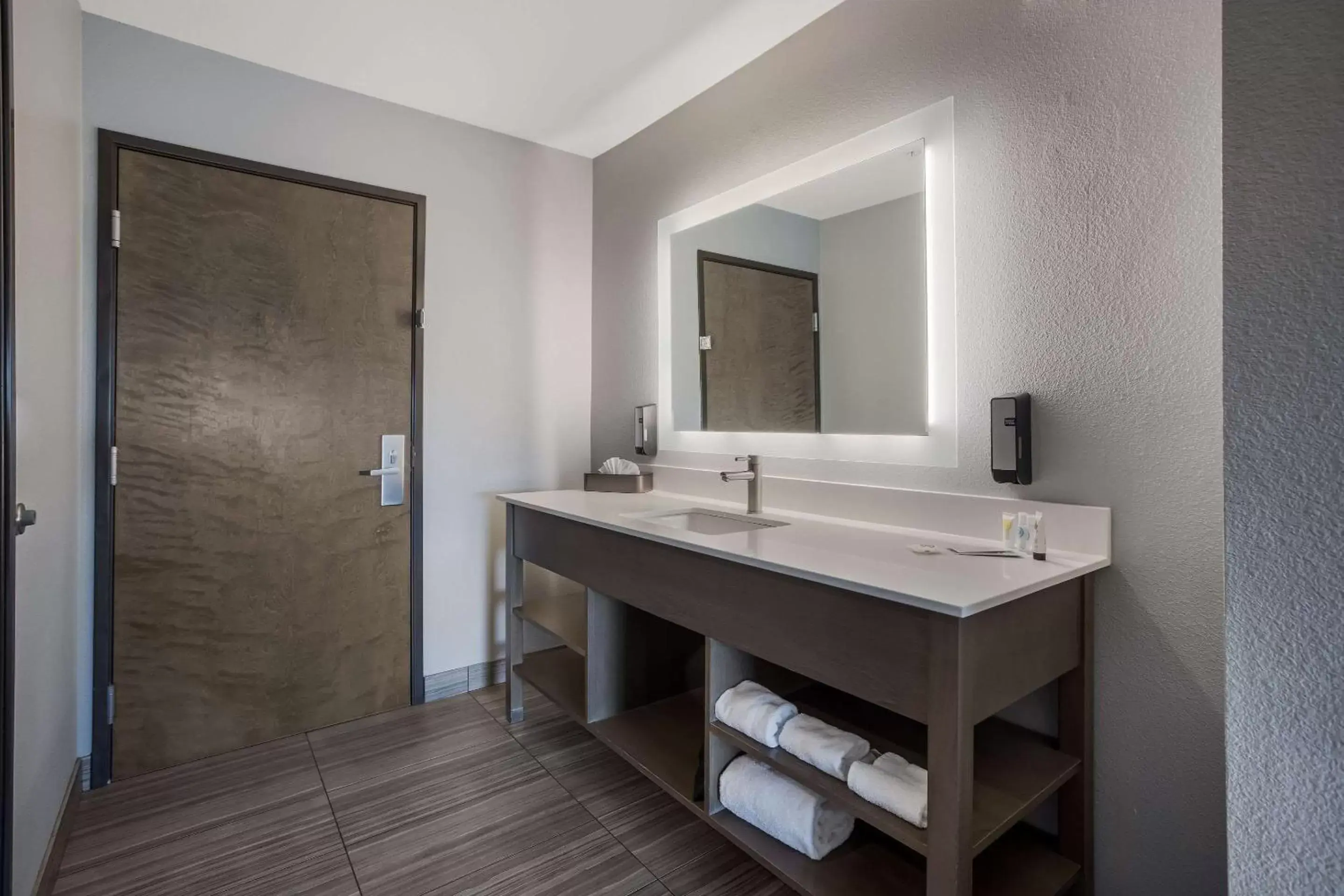 Bathroom in Hotel 28 Boise Airport, Ascend Hotel Collection