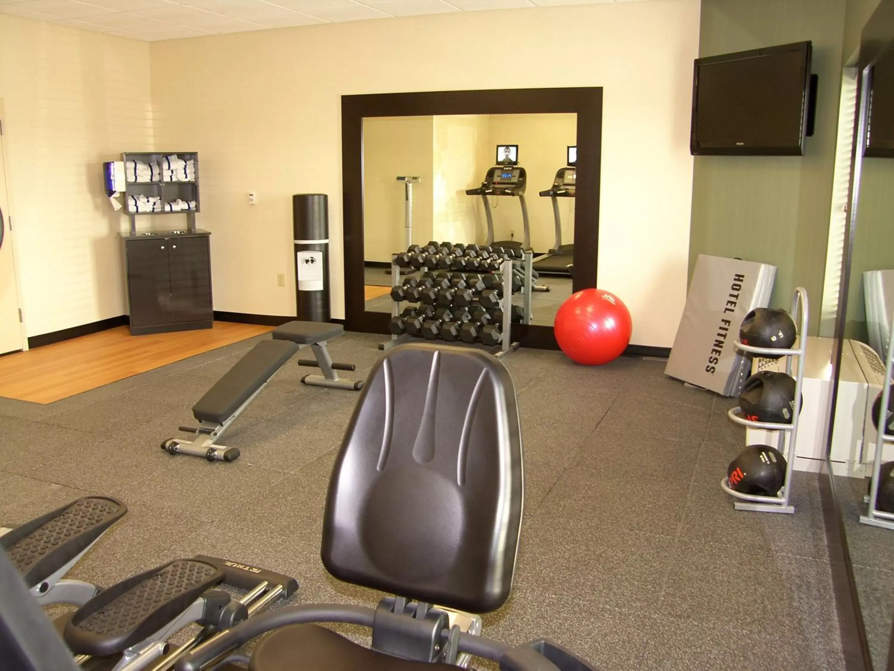 Fitness centre/facilities, Fitness Center/Facilities in Hampton Inn and Suites - Lincoln Northeast
