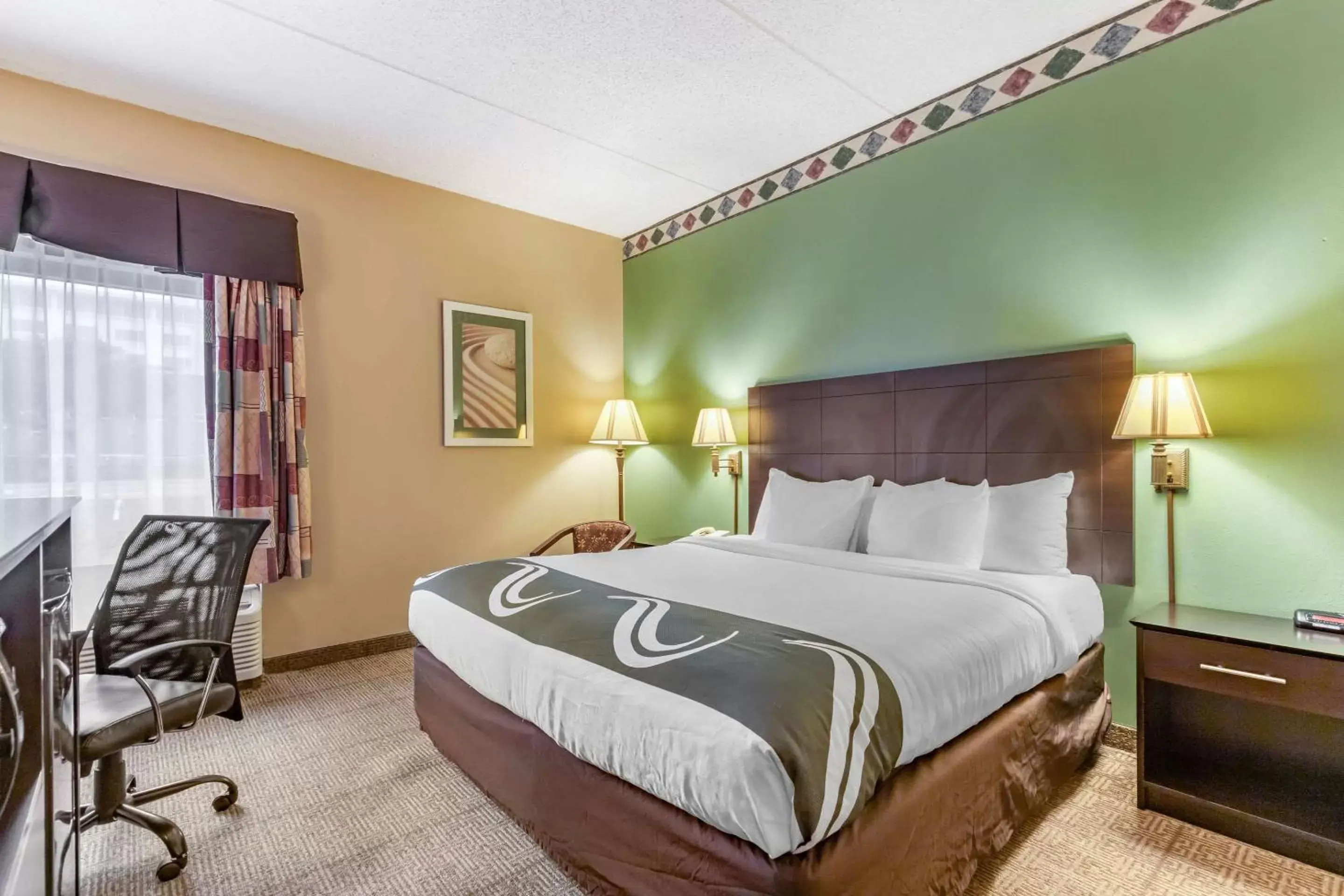 Photo of the whole room, Bed in Quality Inn San Antonio Fiesta at Six Flags