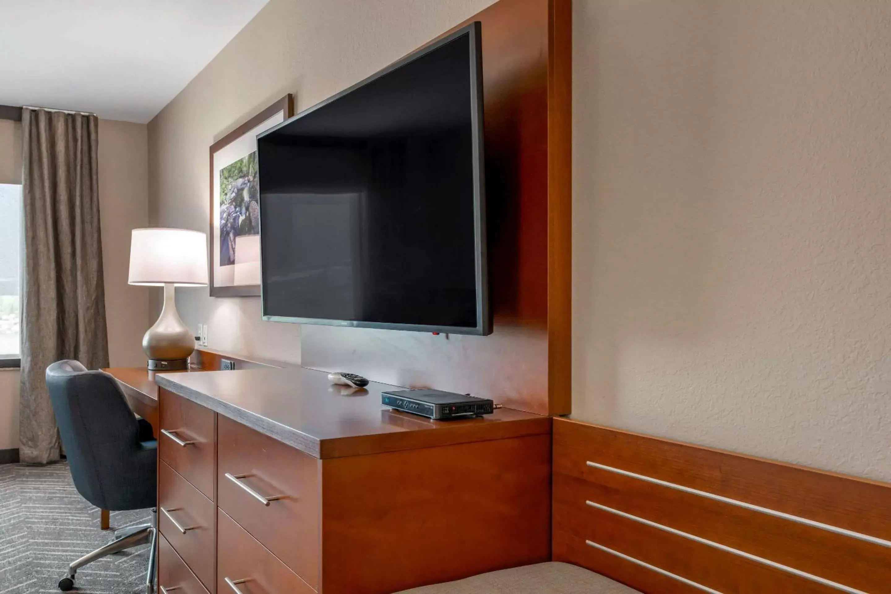 Photo of the whole room, TV/Entertainment Center in Comfort Inn & Suites Mountain Iron and Virginia