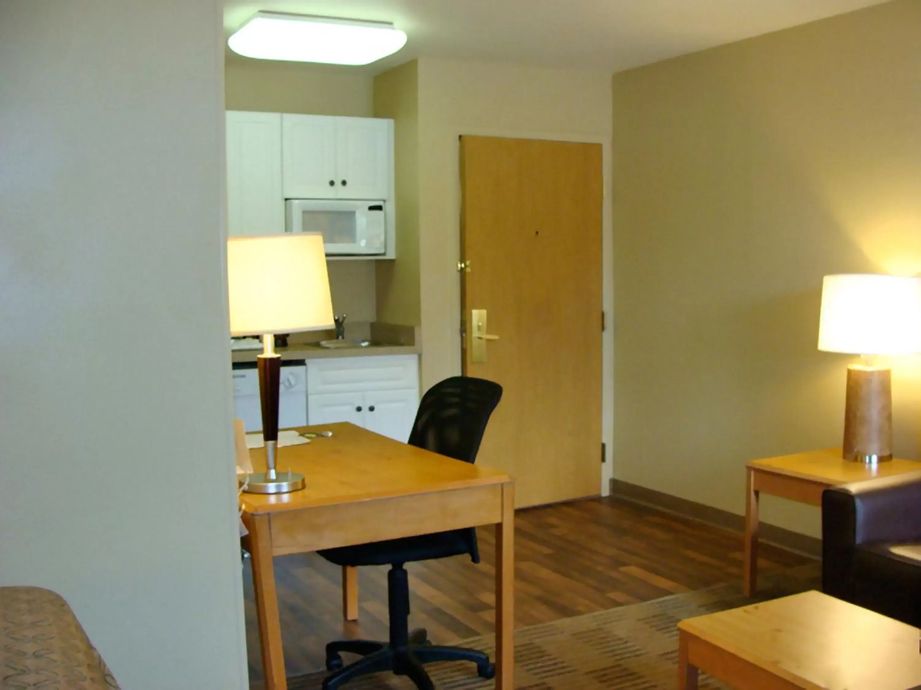 Kitchen or kitchenette, Dining Area in Extended Stay America Suites - Piscataway - Rutgers University